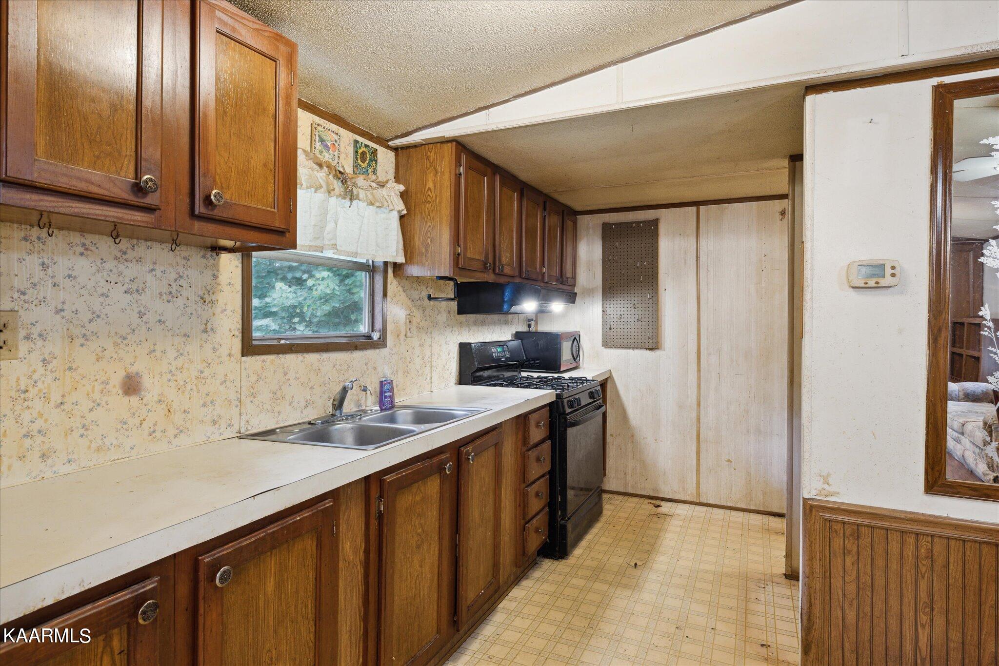 204 Hardin Road Kodak TN 37764