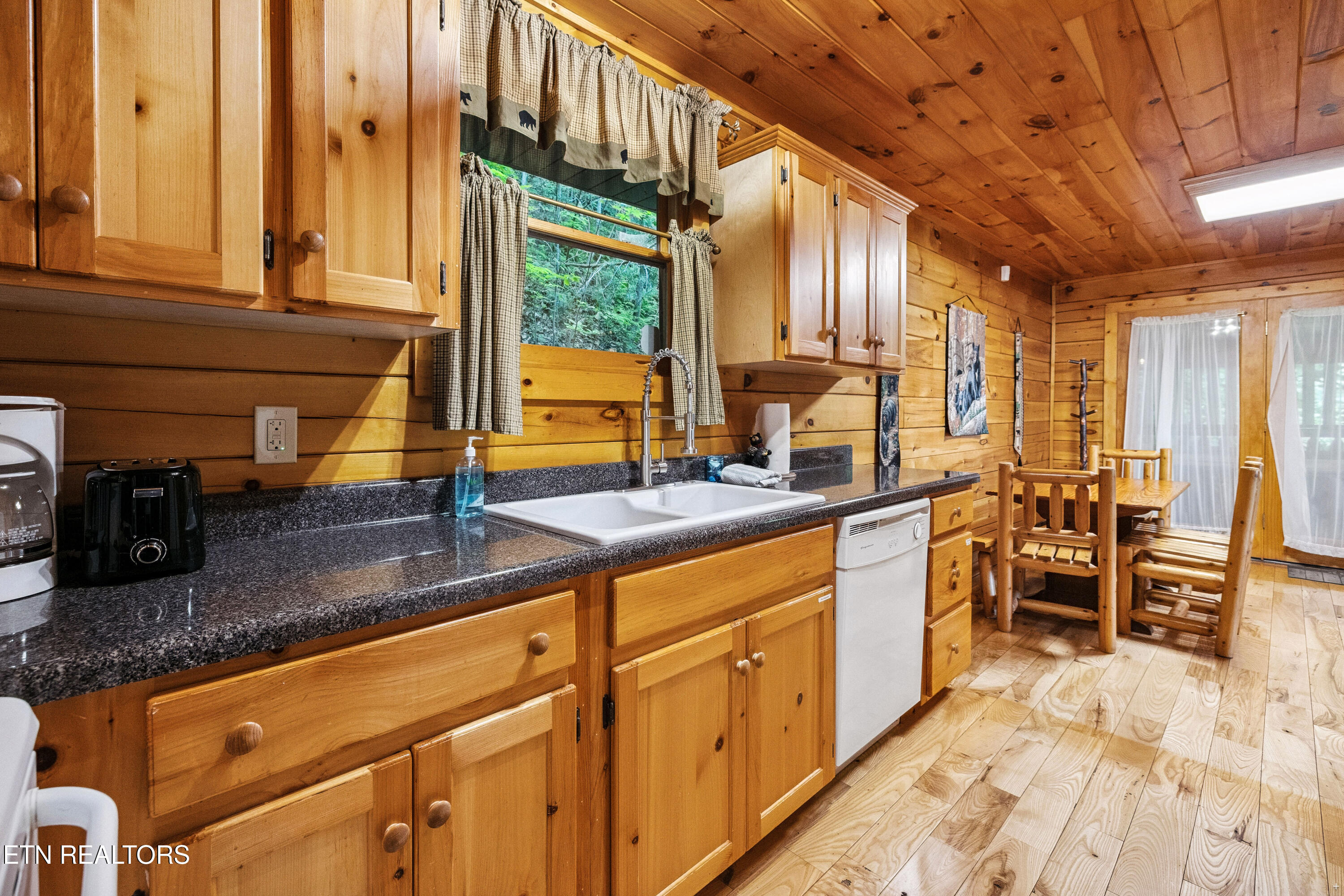 1930 Orchard Drive Sevierville TN 37876