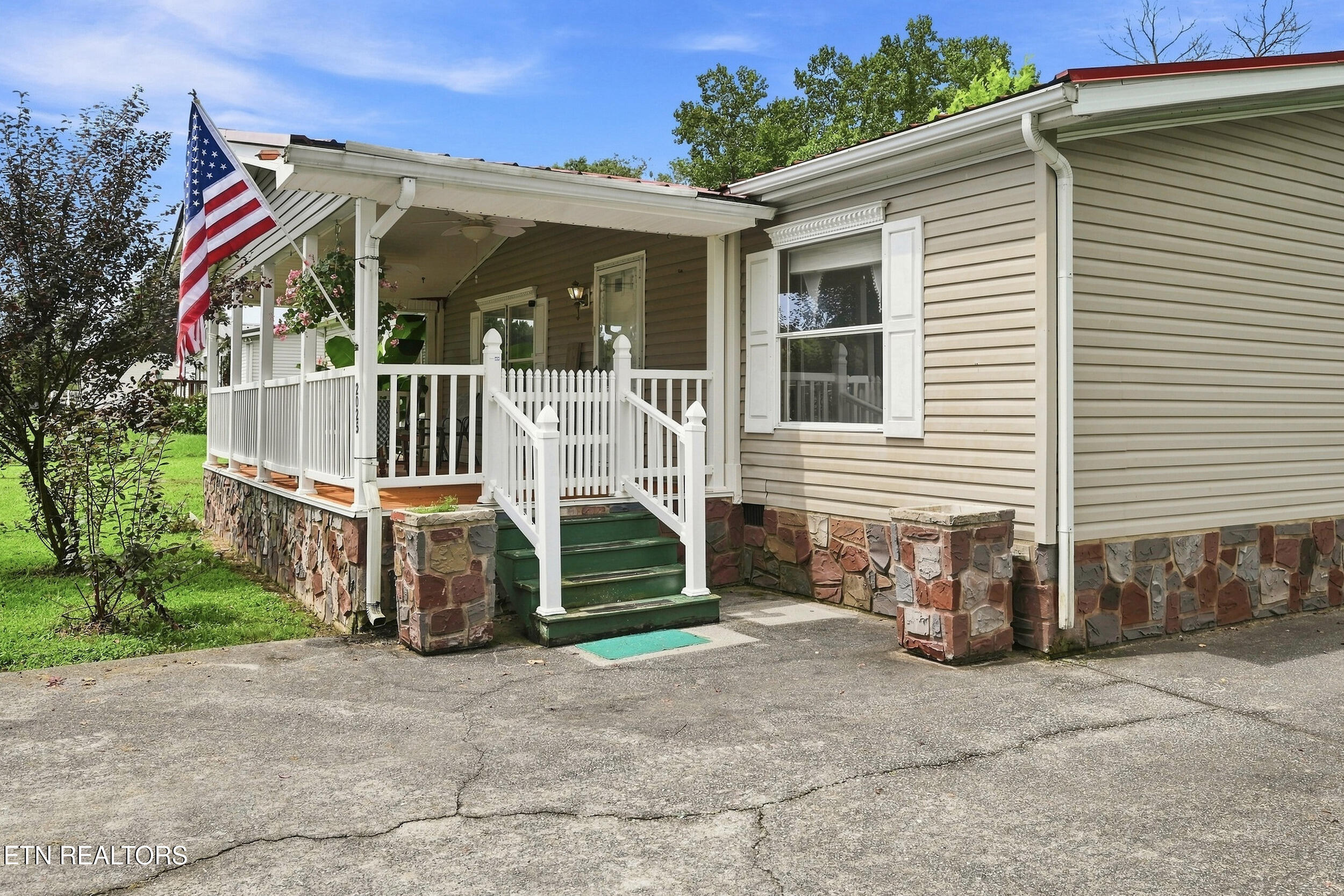 2025 River Meadows Drive Sevierville TN 37876