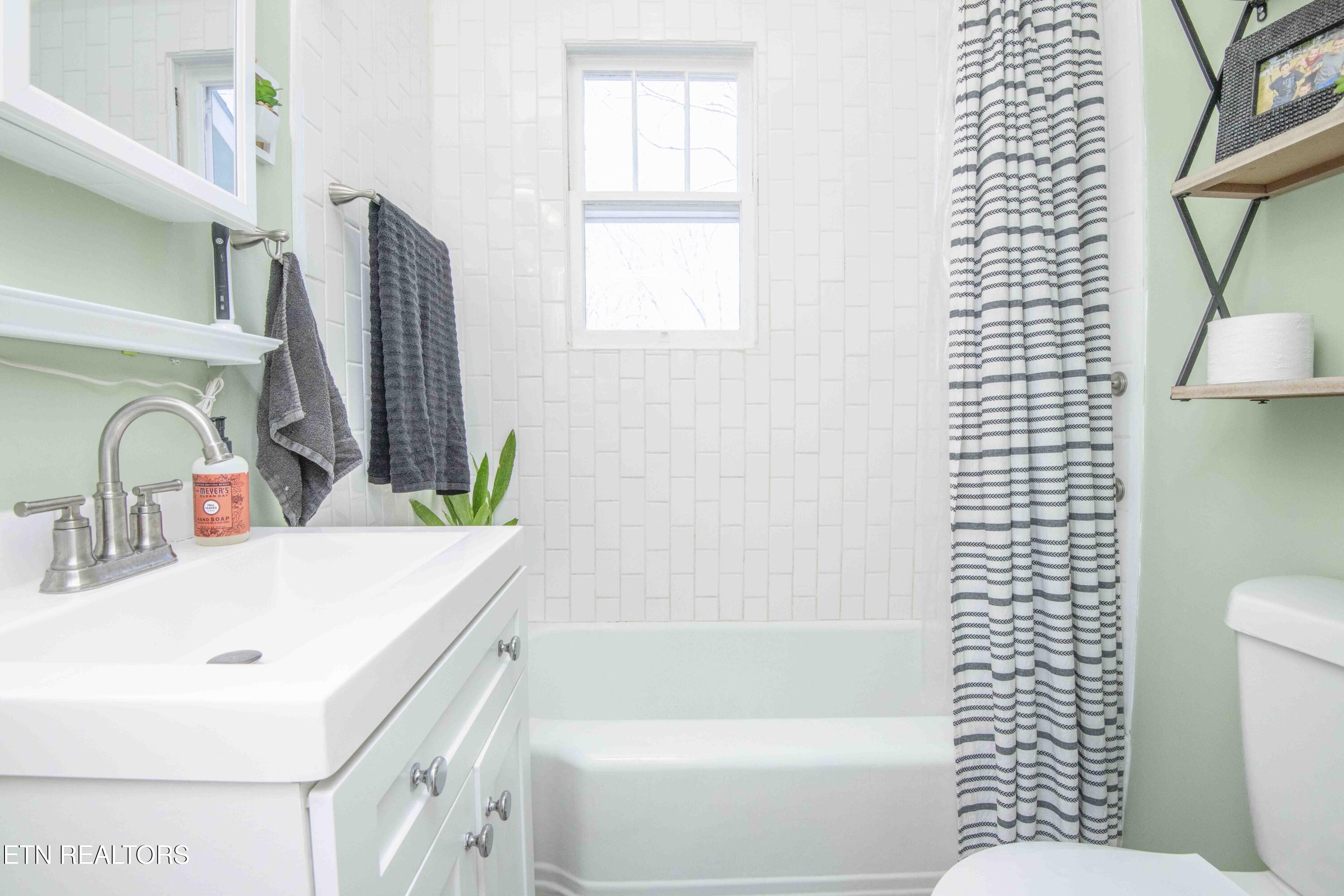 400 Maple Street Clinton TN 37716