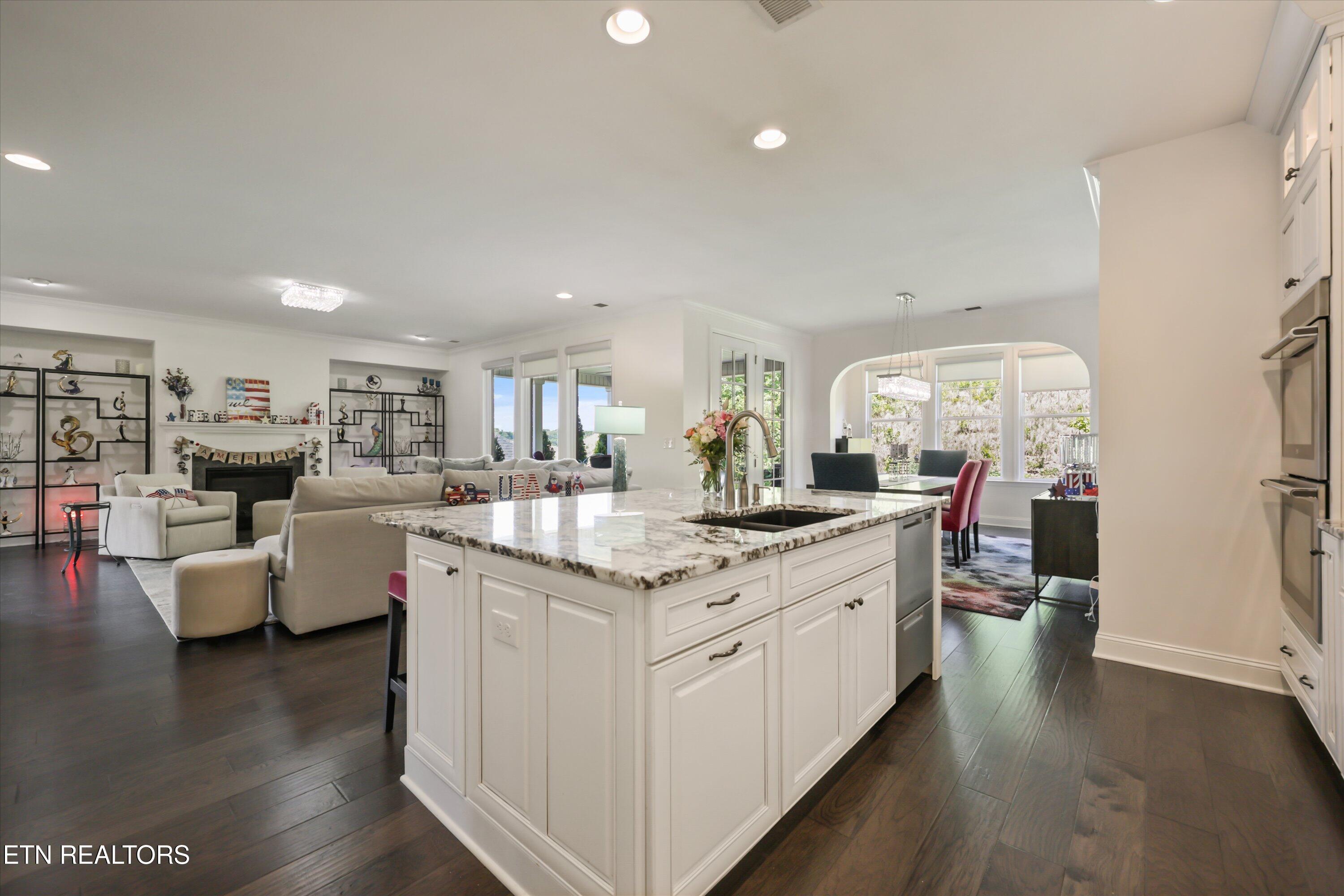 1832 English Ivy Lane Knoxville TN 37932