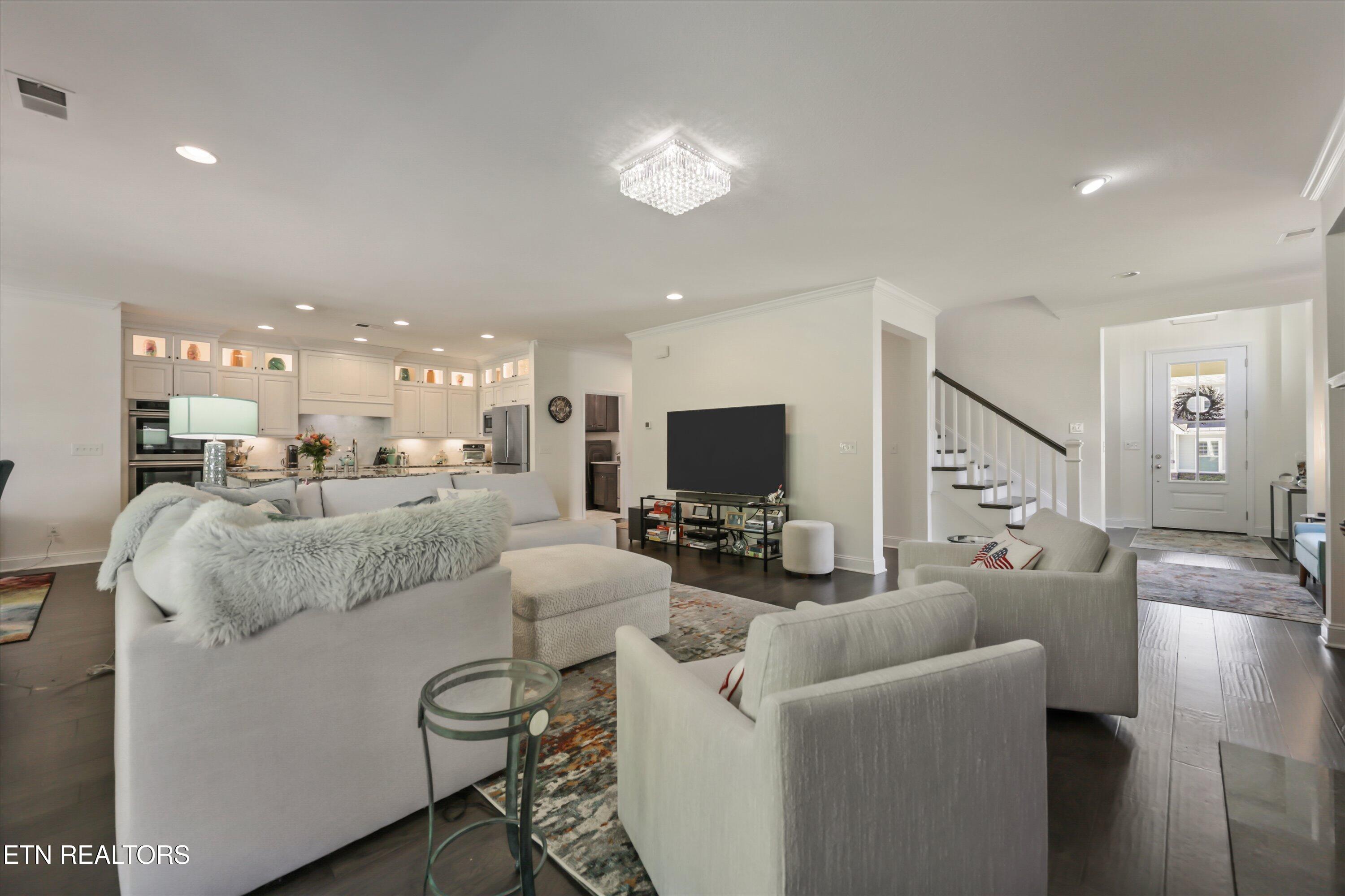 1832 English Ivy Lane Knoxville TN 37932