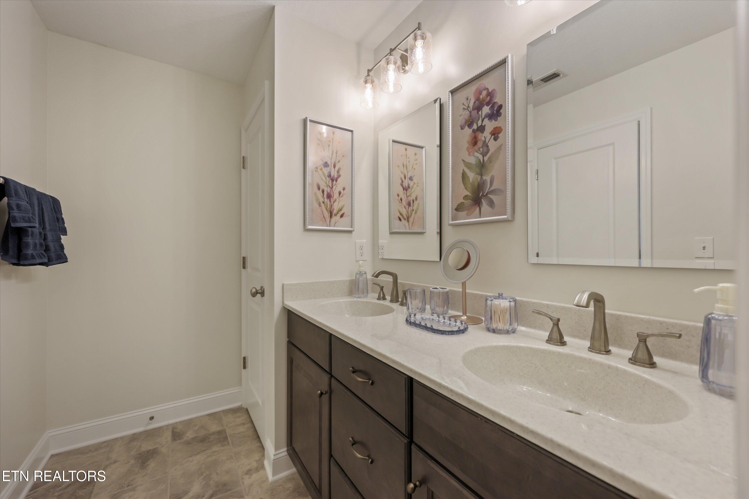 1832 English Ivy Lane Knoxville TN 37932