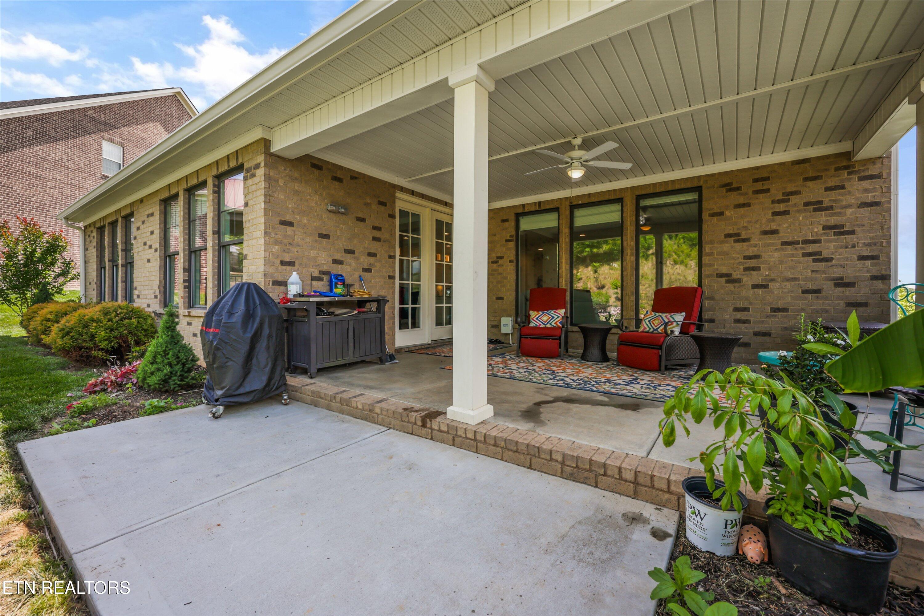 1832 English Ivy Lane Knoxville TN 37932