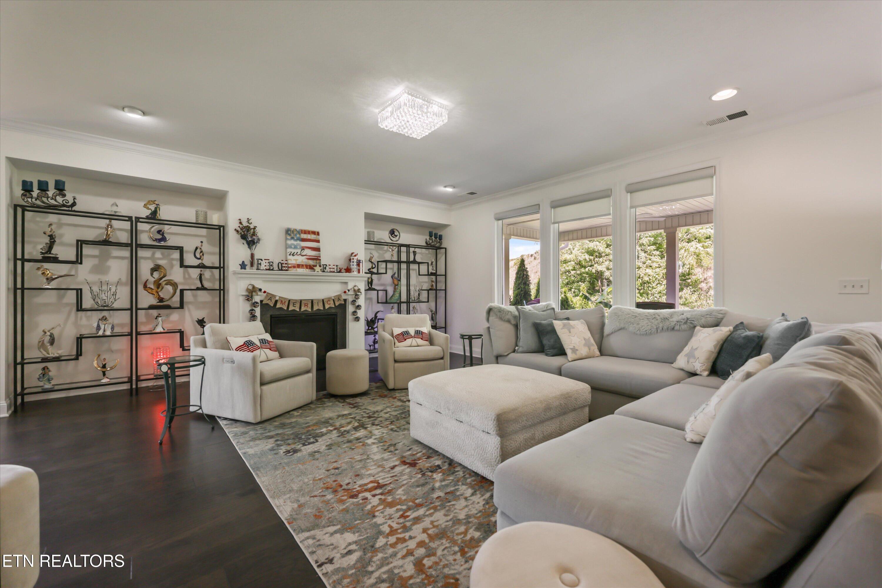 1832 English Ivy Lane Knoxville TN 37932