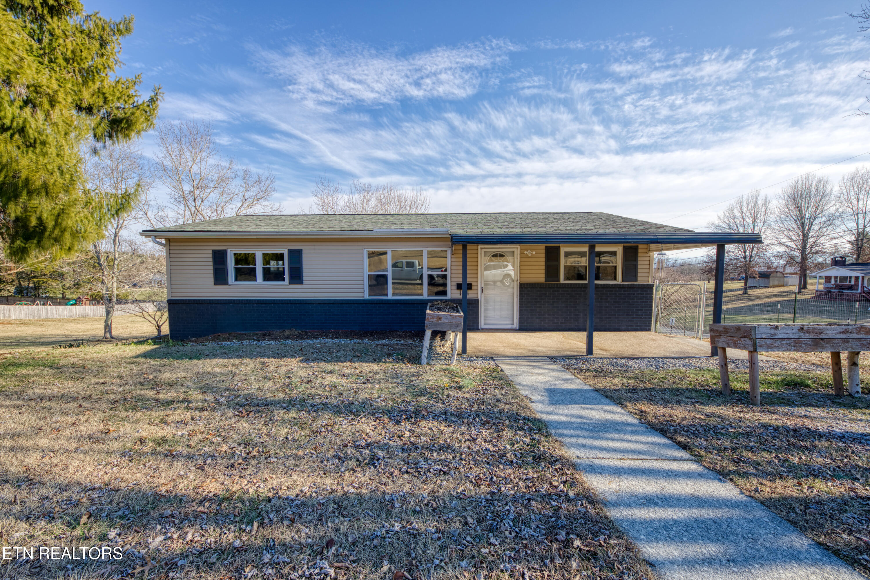 903 E Cross Road Dandridge TN 37725