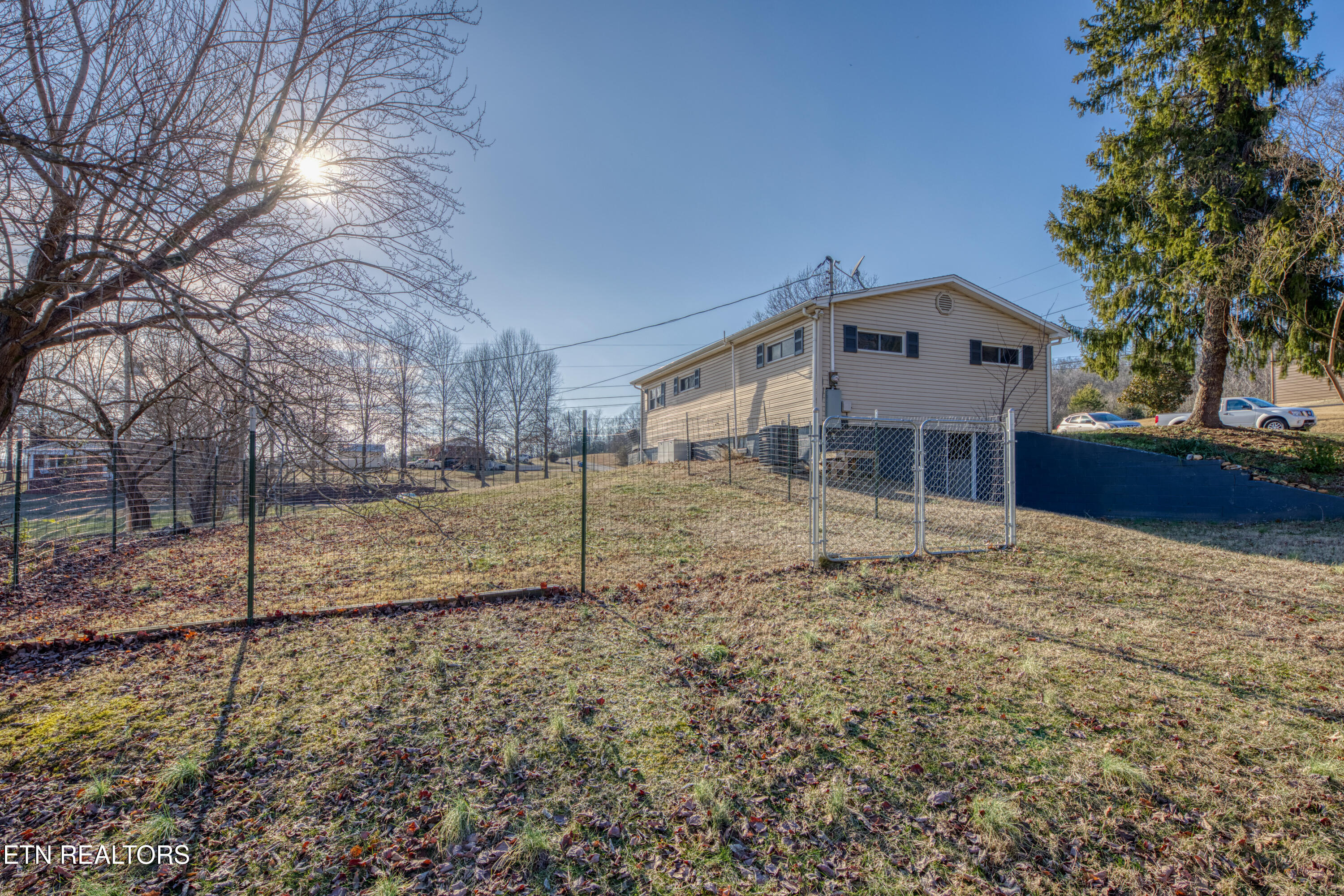 903 E Cross Road Dandridge TN 37725