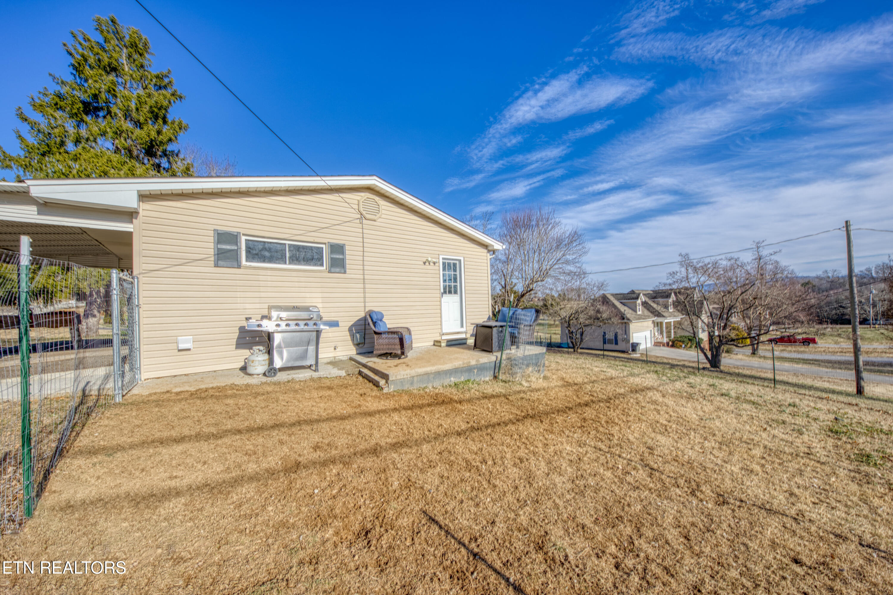 903 E Cross Road Dandridge TN 37725