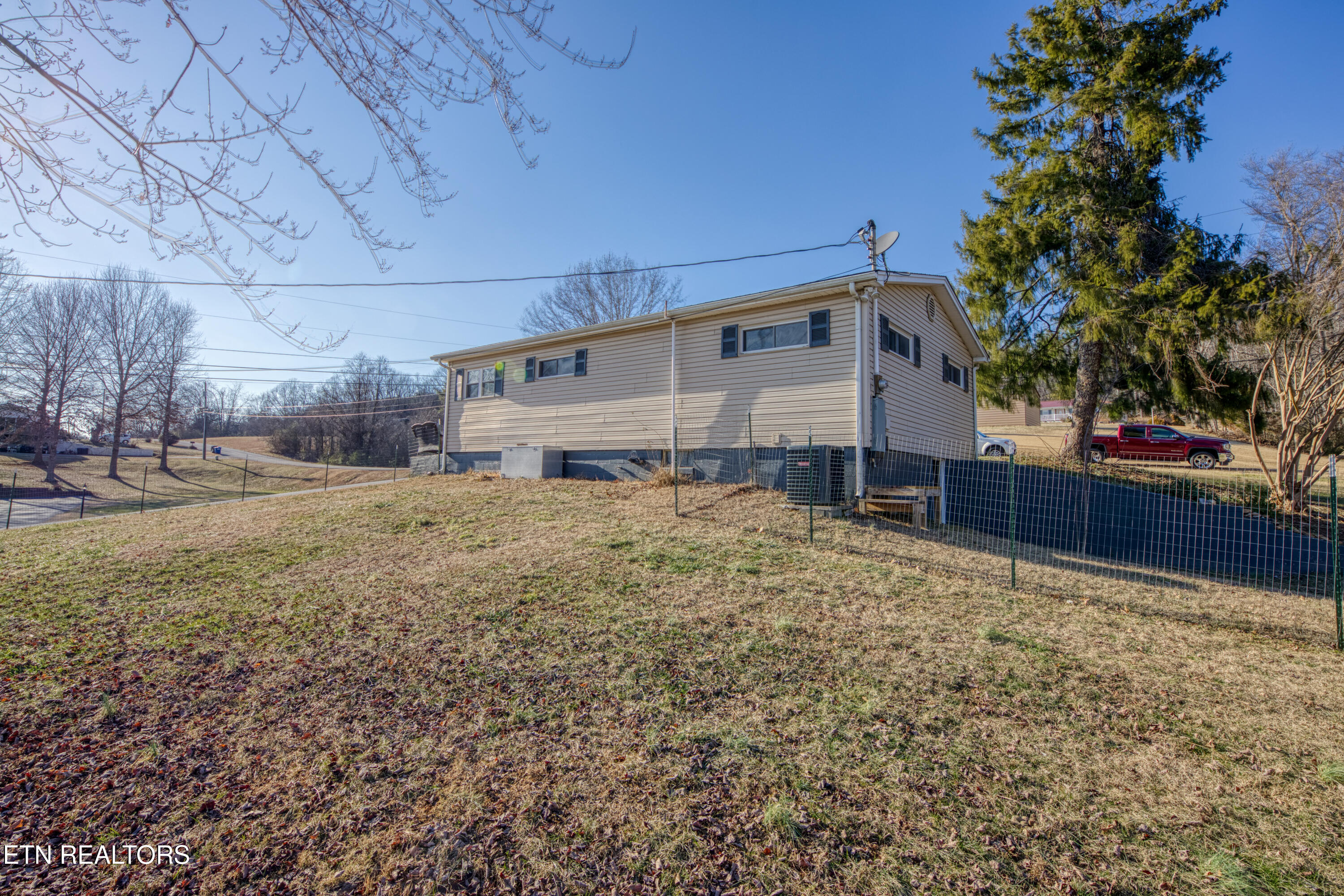 903 E Cross Road Dandridge TN 37725
