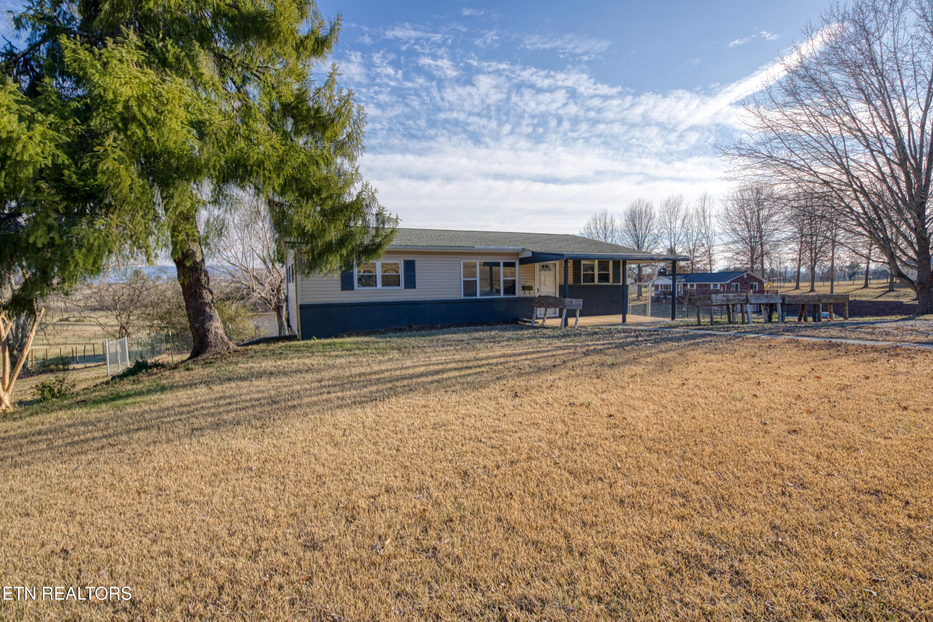 903 E Cross Road Dandridge TN 37725