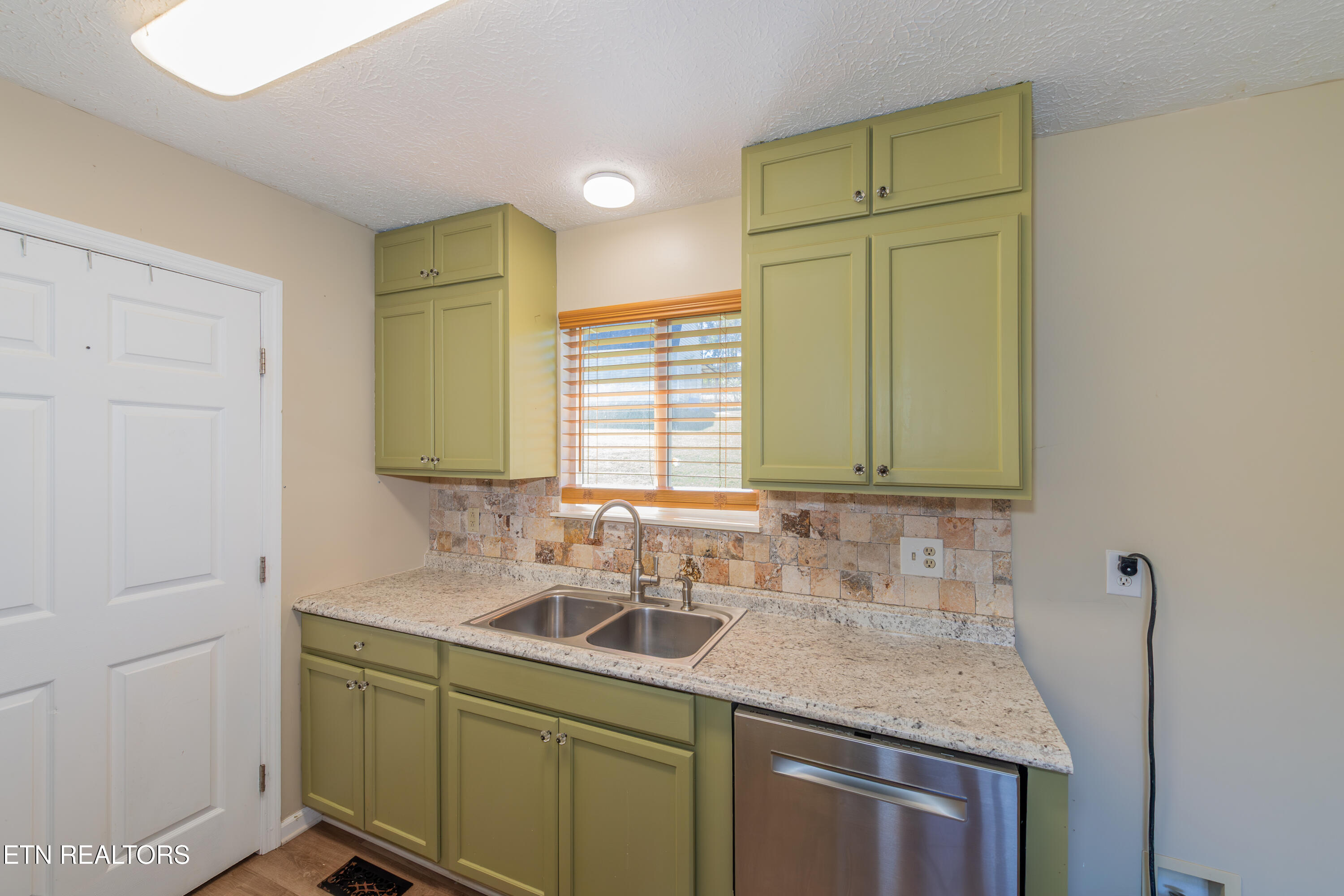 759 Laurel Road Clinton TN 37716