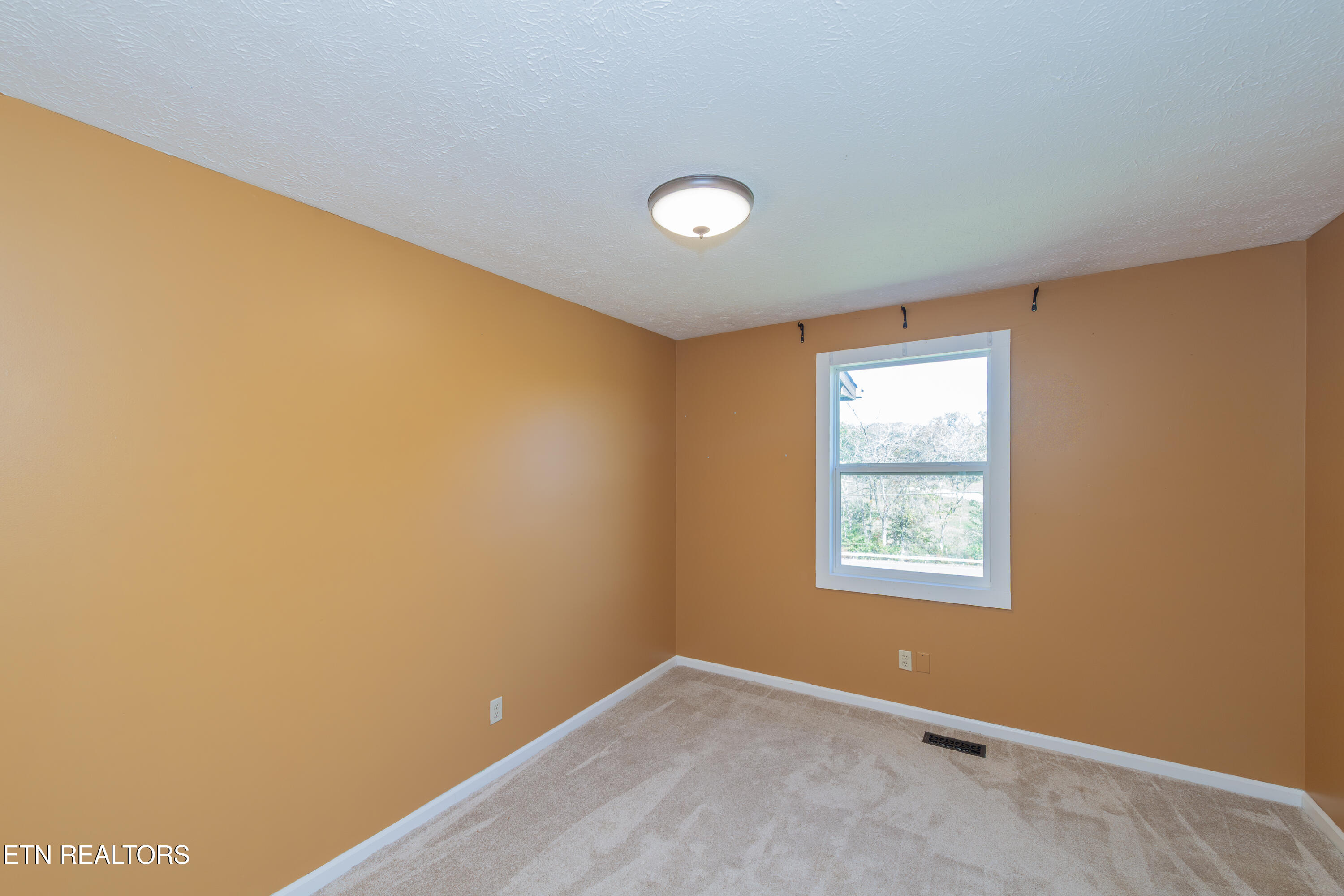 759 Laurel Road Clinton TN 37716