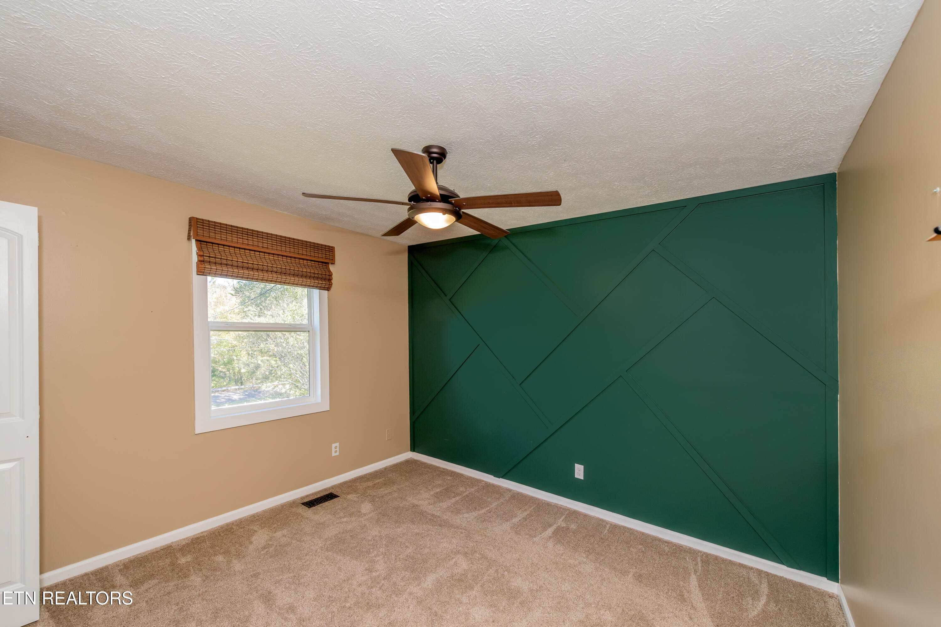 759 Laurel Road Clinton TN 37716