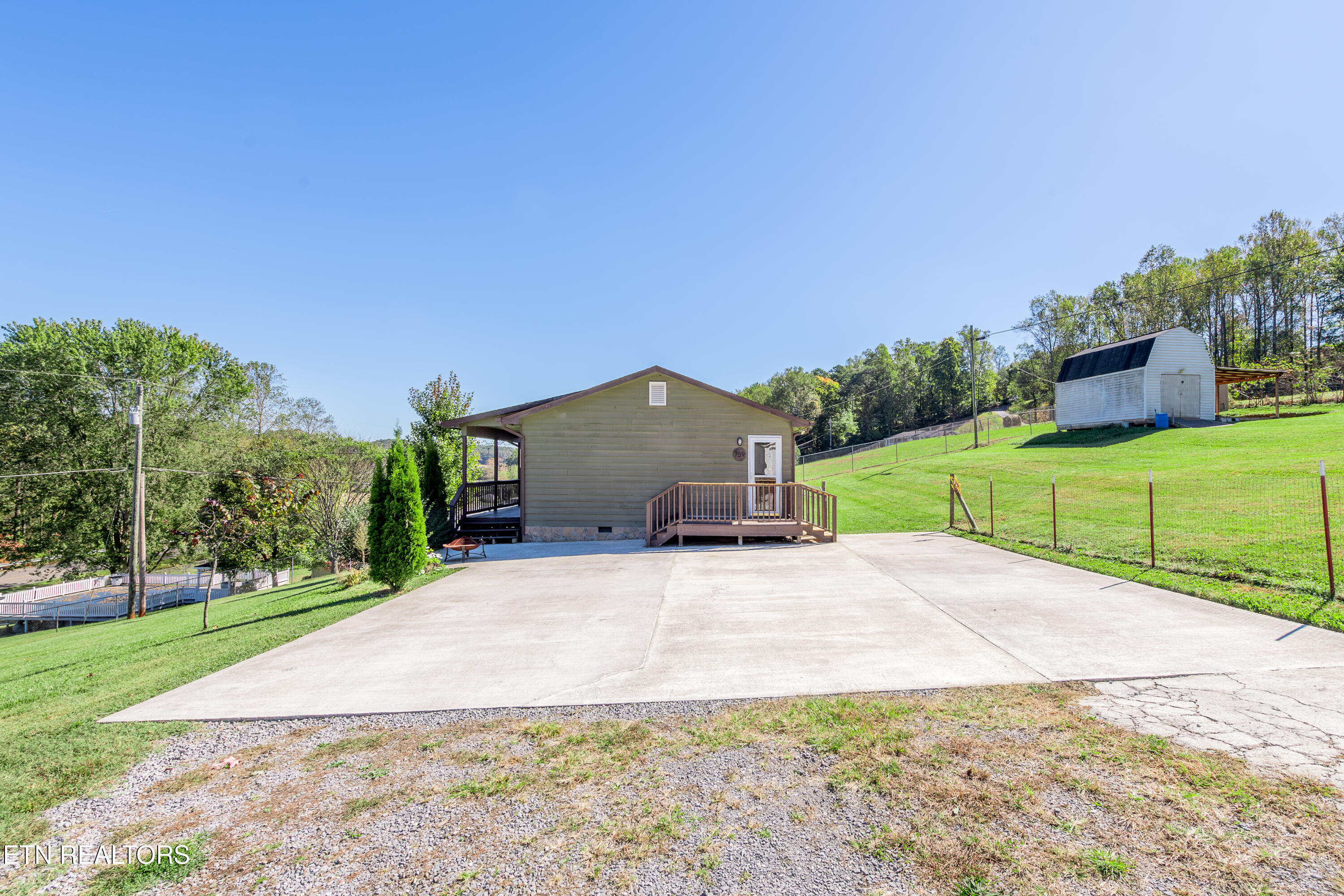 759 Laurel Road Clinton TN 37716