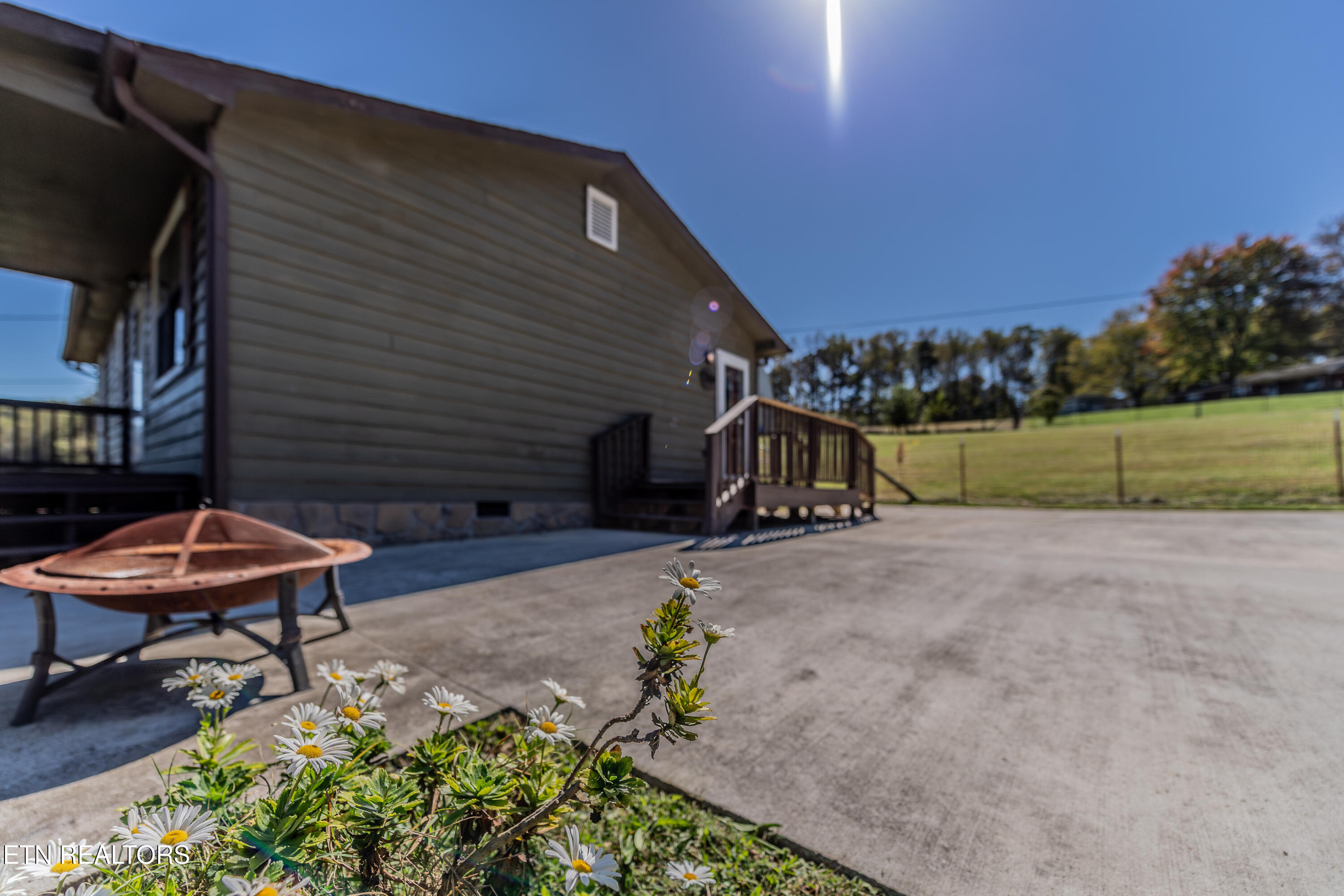 759 Laurel Road Clinton TN 37716