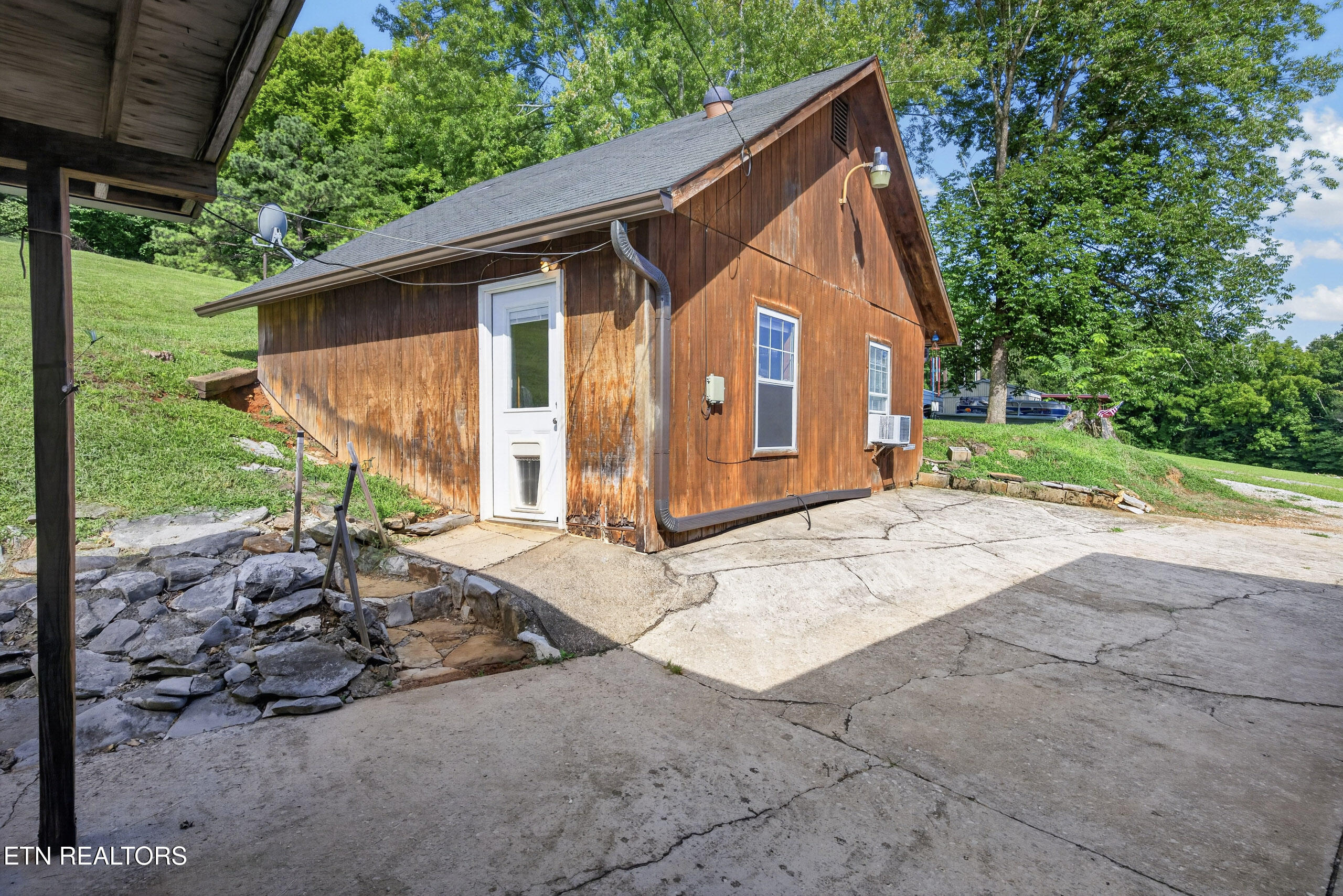 955 Livingston Boat Dock Road Allons TN 38541