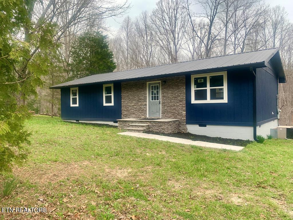121 Twin Oaks Road Pikeville TN 37367