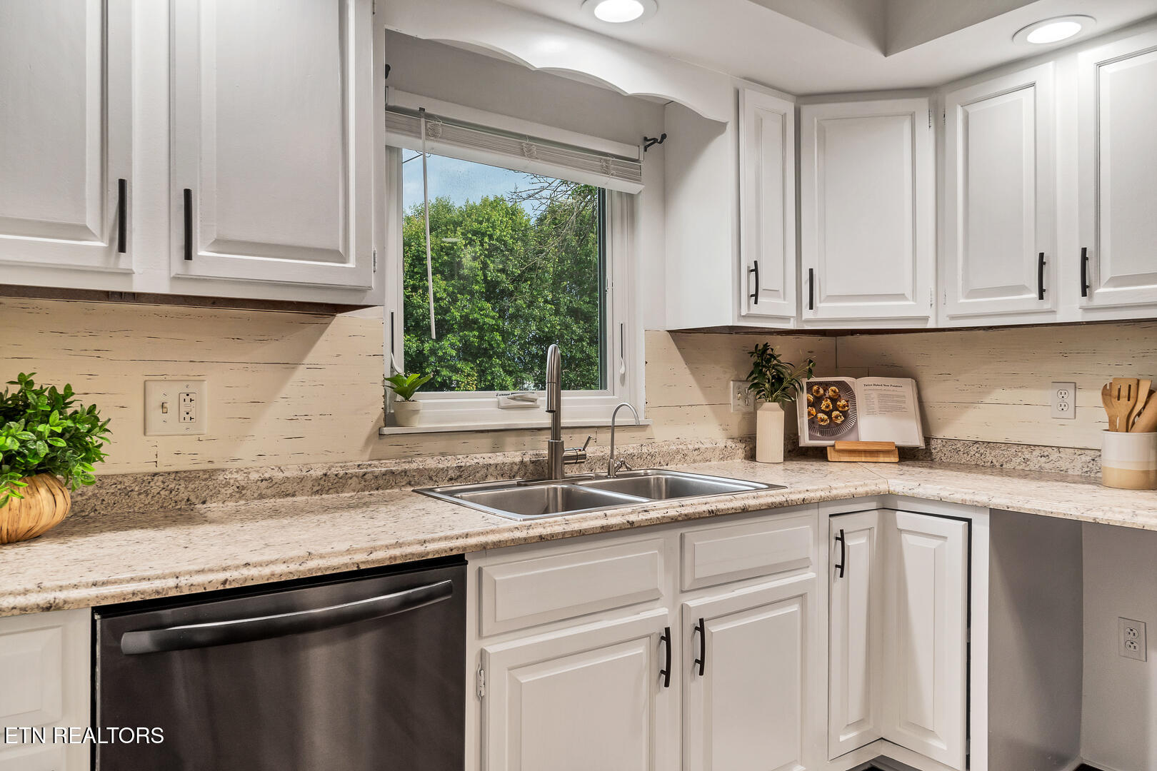 1533 Middlesettlements Road Maryville TN 37801
