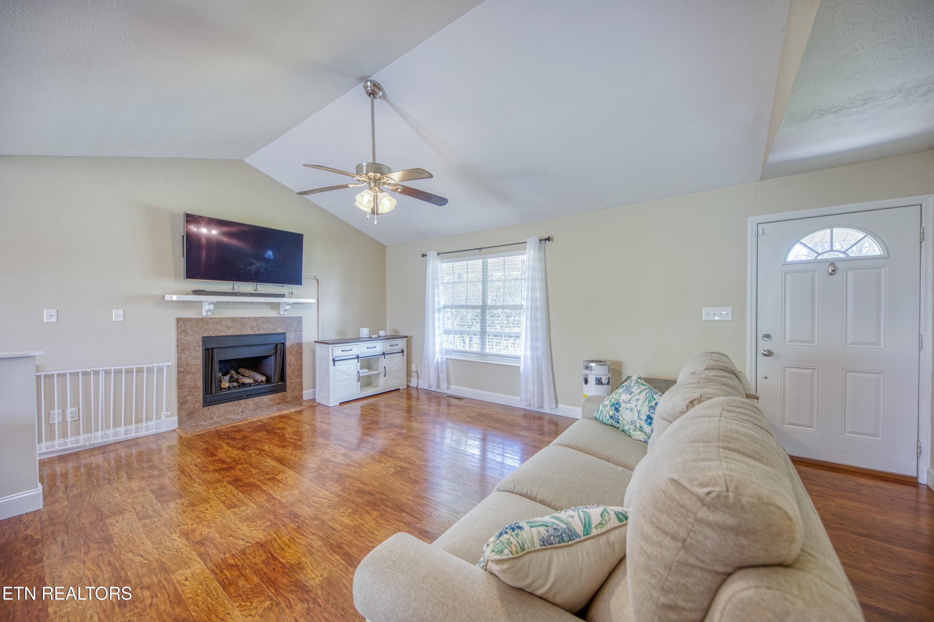 1532 N Courtney Oak Lane Knoxville TN 37938