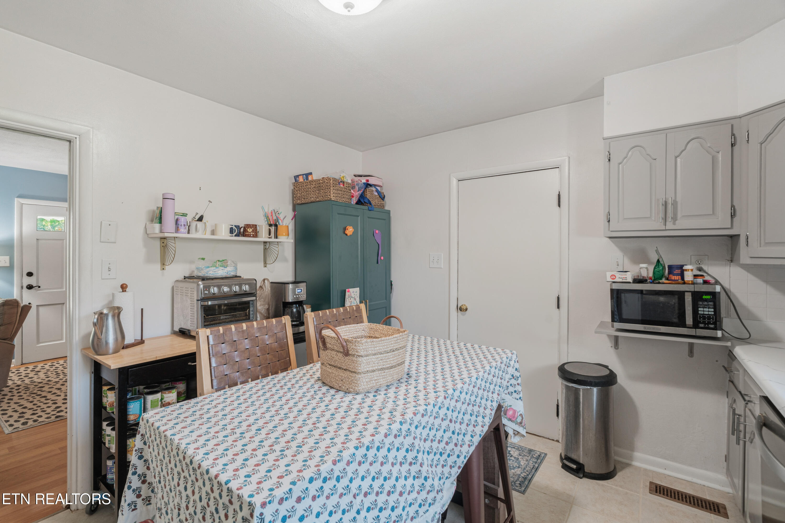 2001 Radiance Drive Knoxville TN 37912
