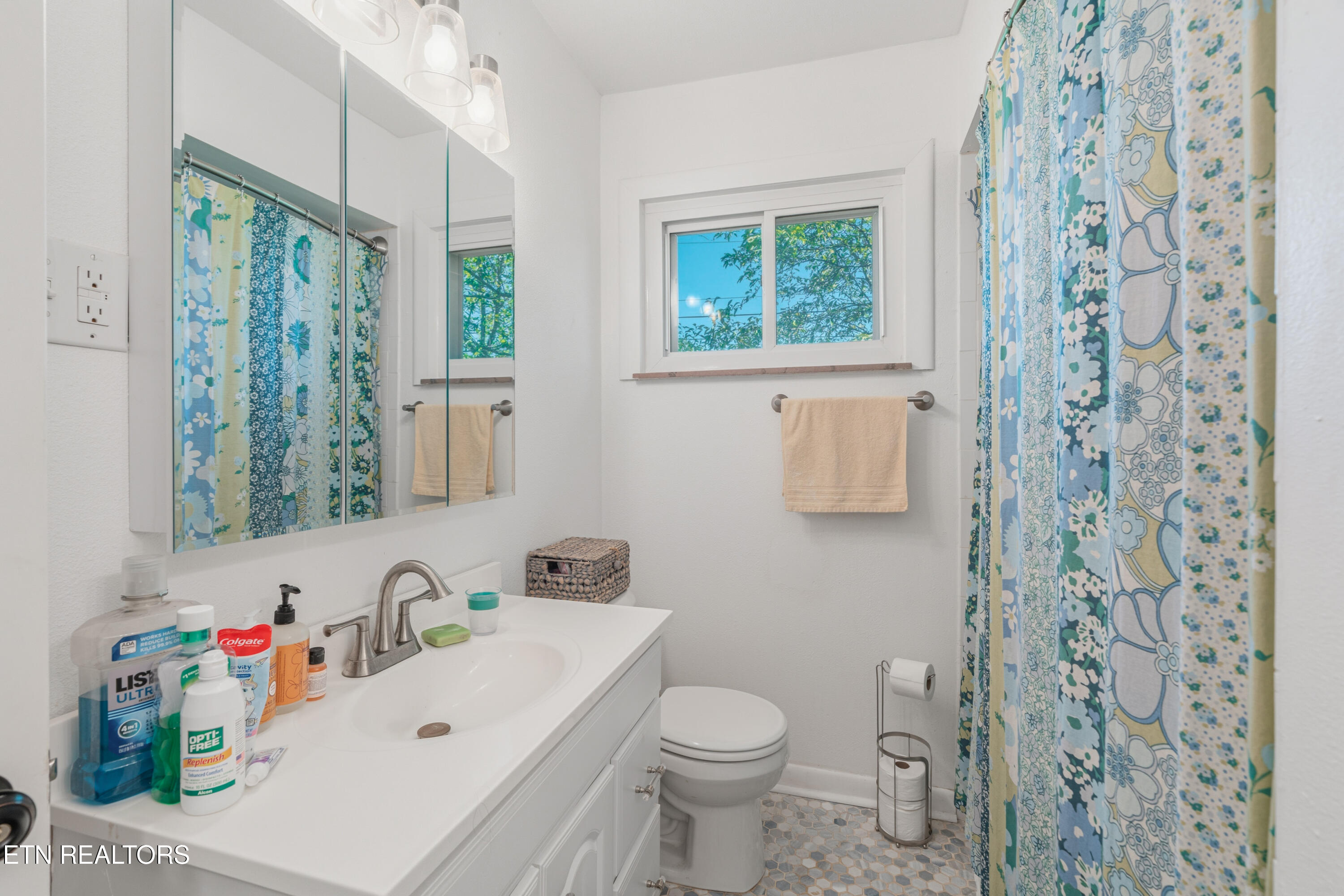 2001 Radiance Drive Knoxville TN 37912