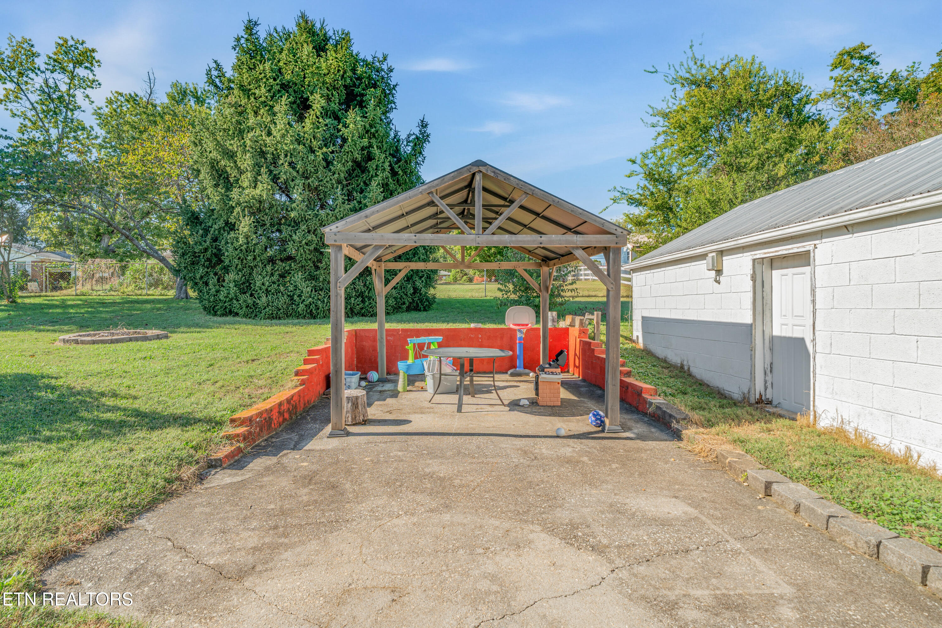 2001 Radiance Drive Knoxville TN 37912