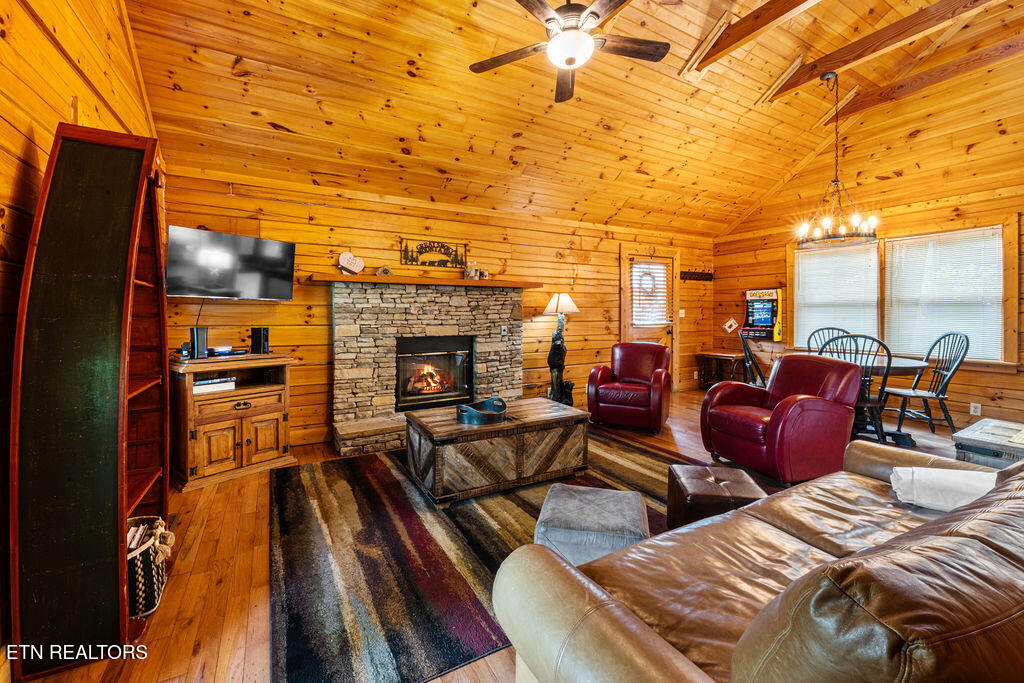 614 Hillbilly Haven Way Gatlinburg TN 37738