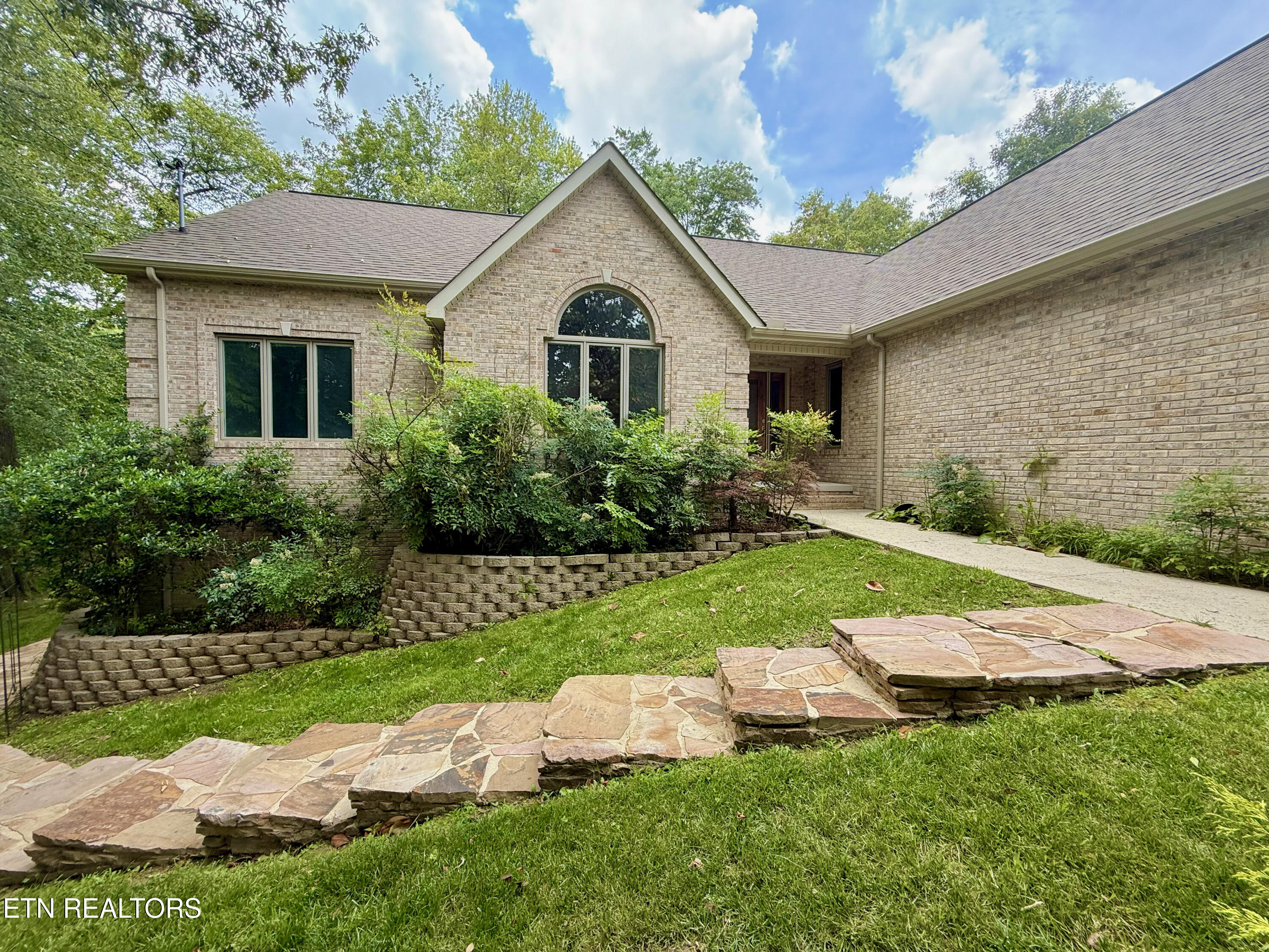 17 Kenwood Court Crossville TN 38558