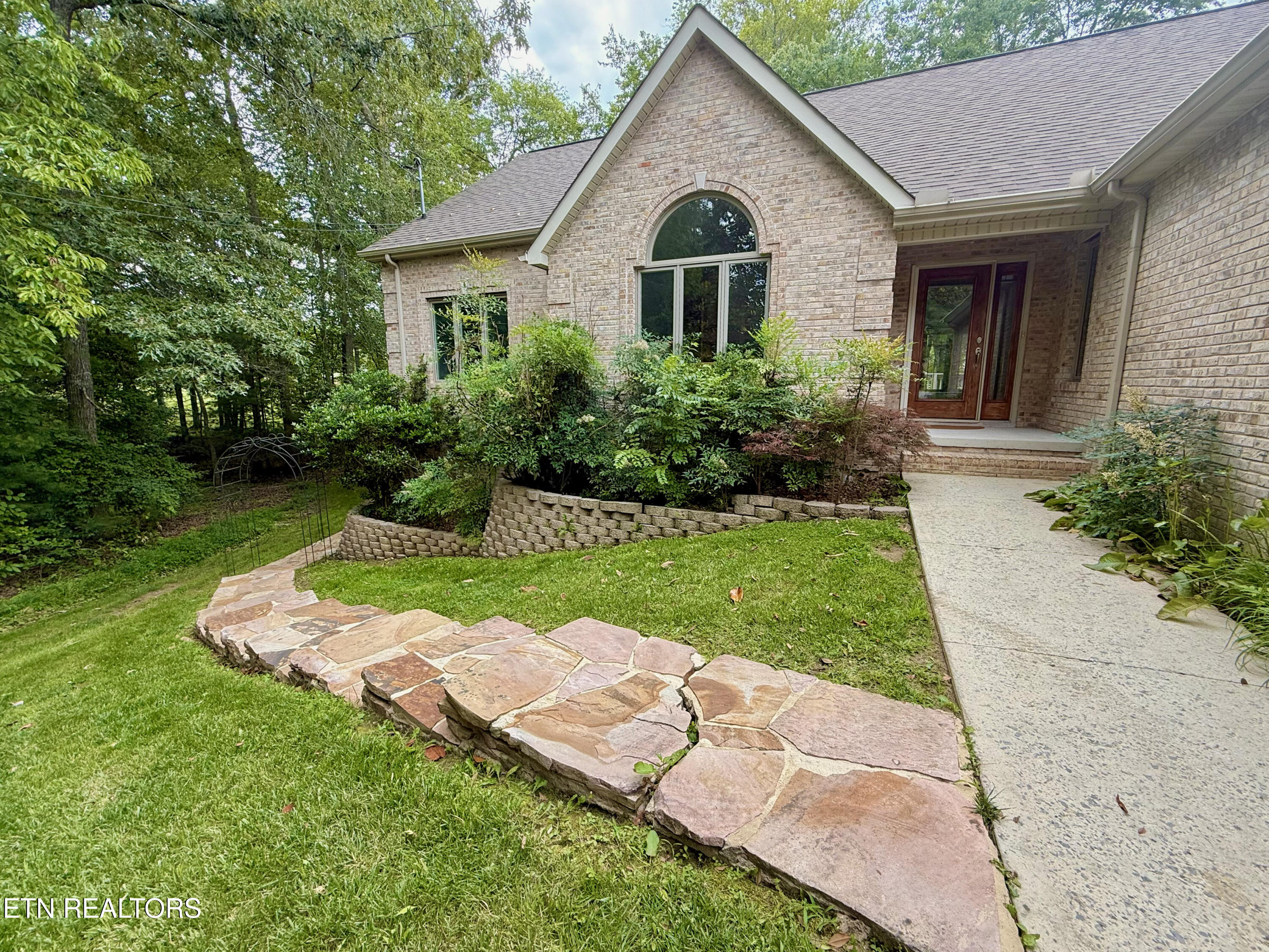 17 Kenwood Court Crossville TN 38558