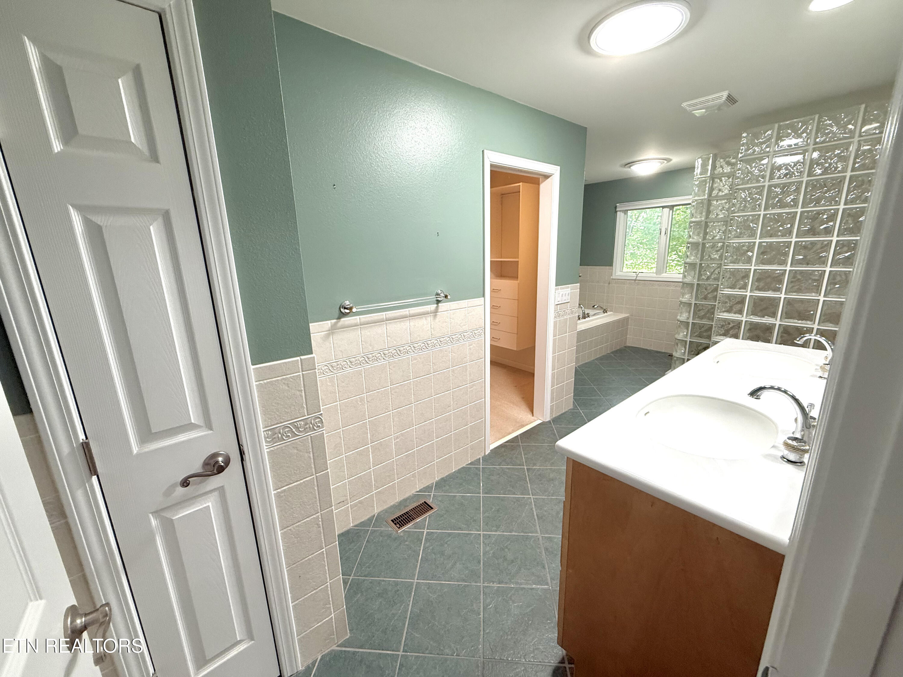 17 Kenwood Court Crossville TN 38558