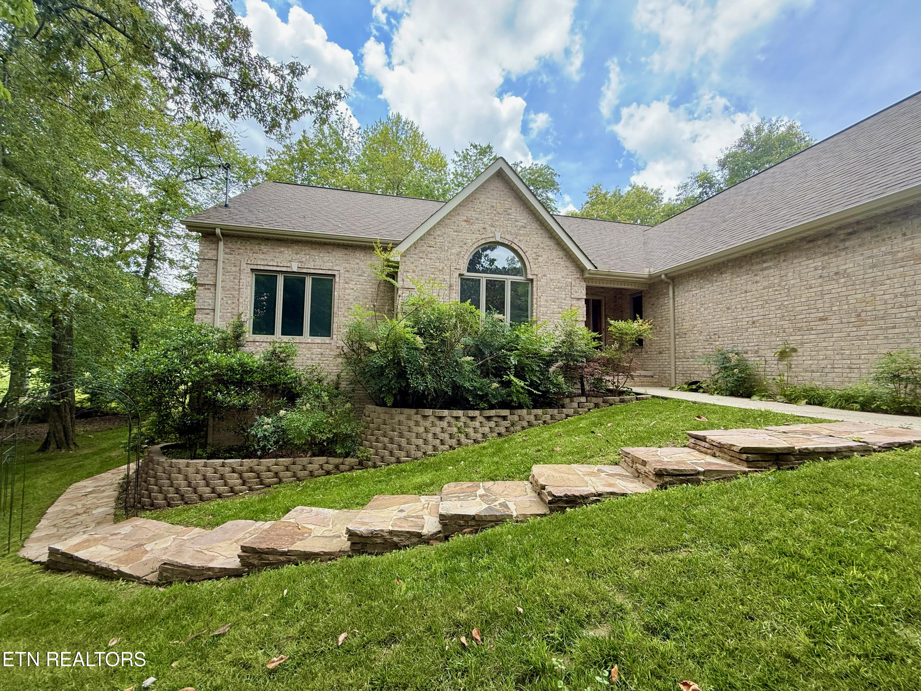17 Kenwood Court Crossville TN 38558