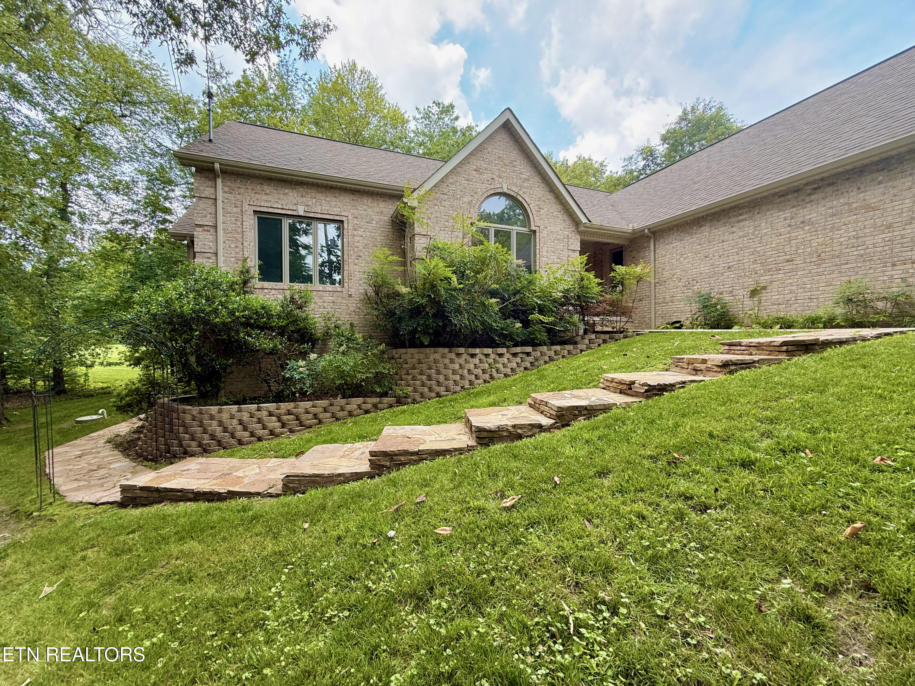 17 Kenwood Court Crossville TN 38558