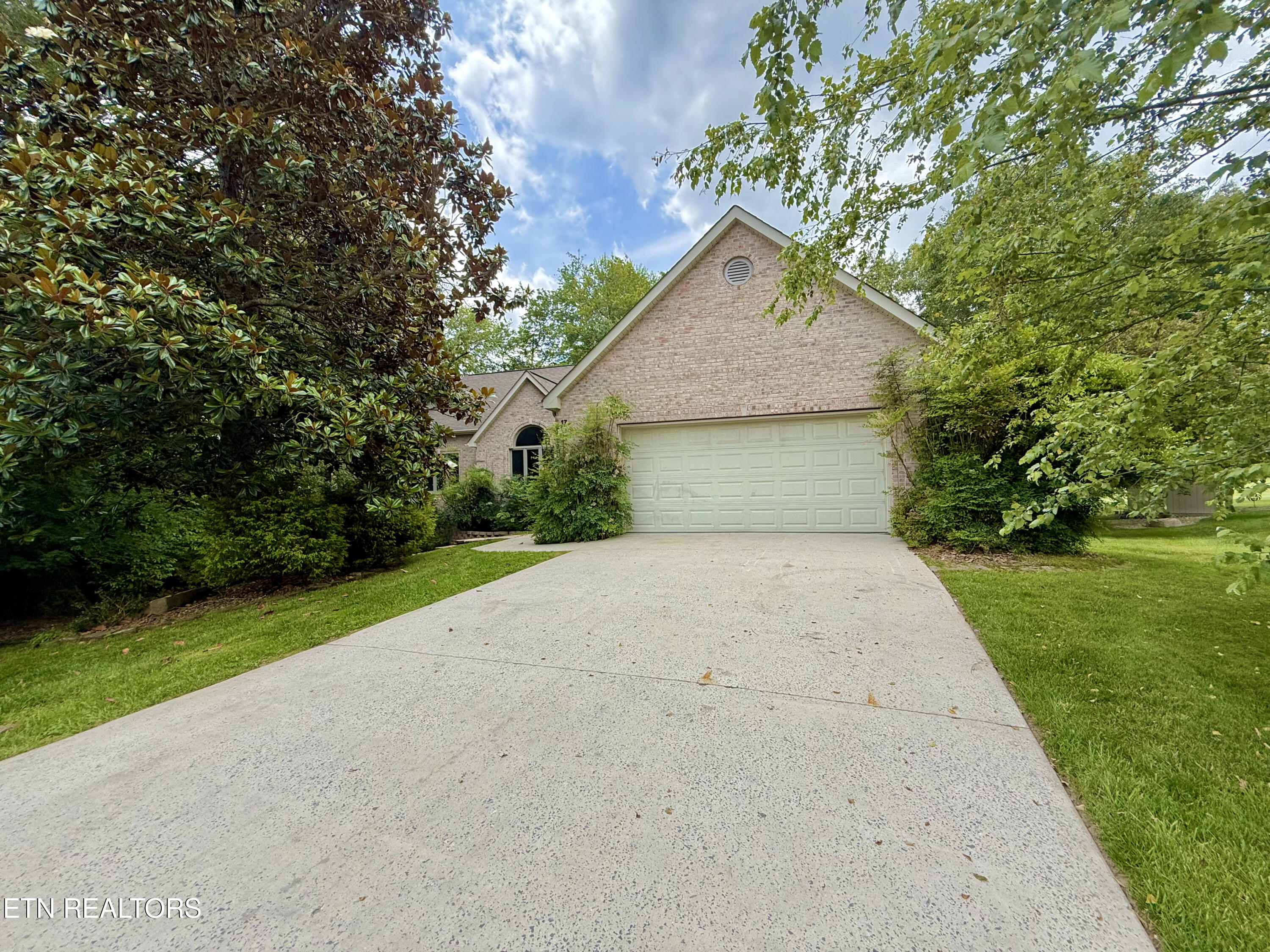 17 Kenwood Court Crossville TN 38558