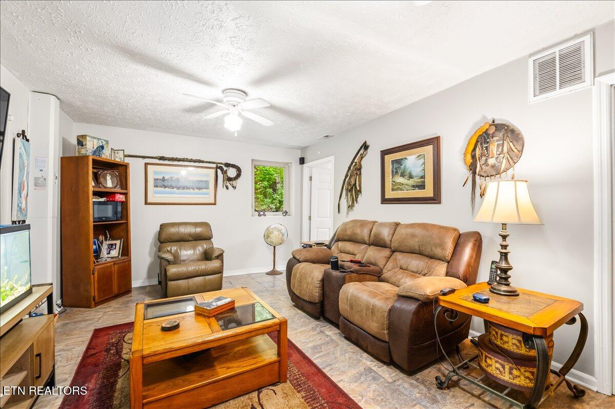 274 Pearl Road Lafollette TN 37766