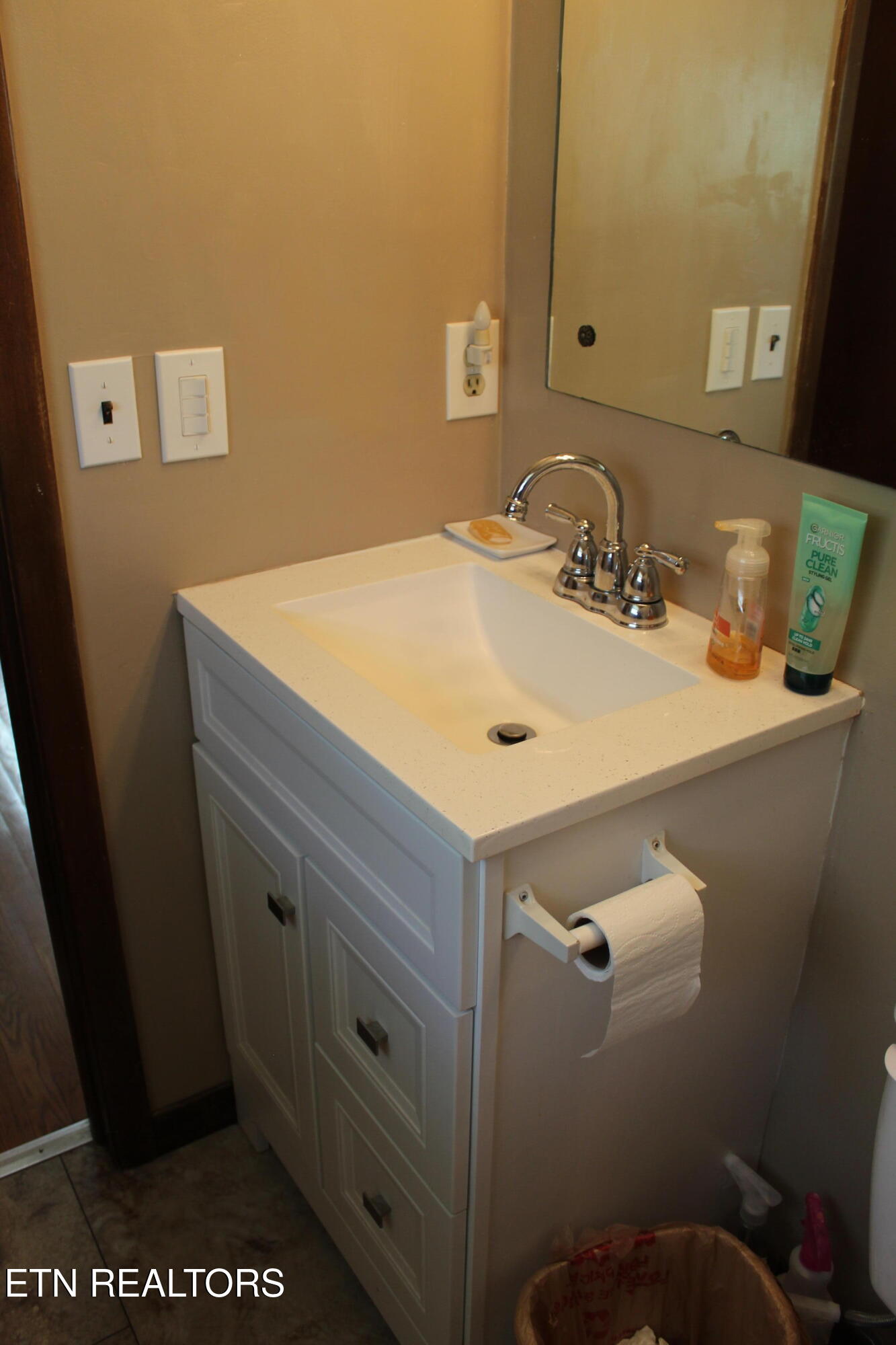 2704 Roland Lane Knoxville TN 37931
