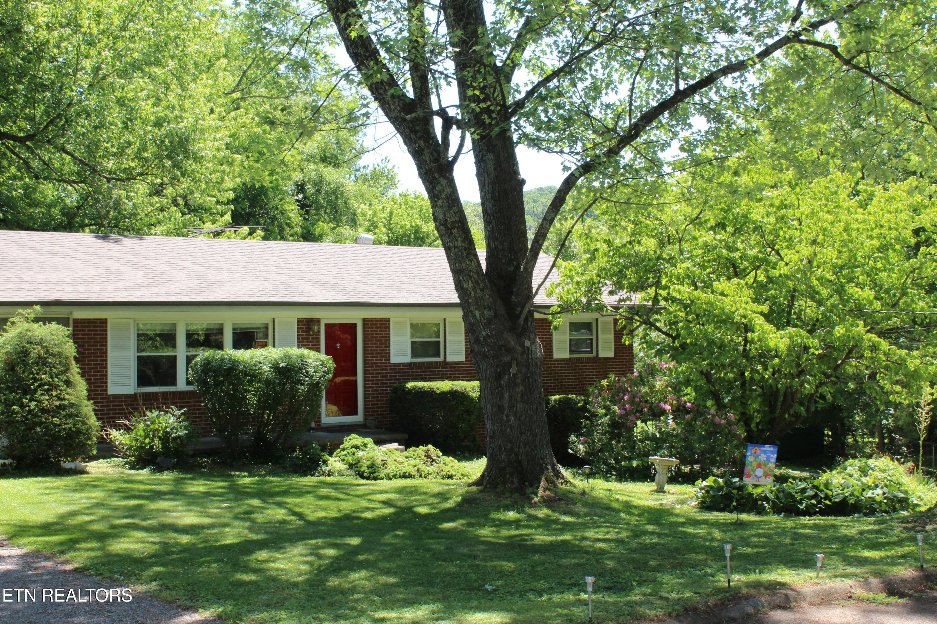 2704 Roland Lane Knoxville TN 37931