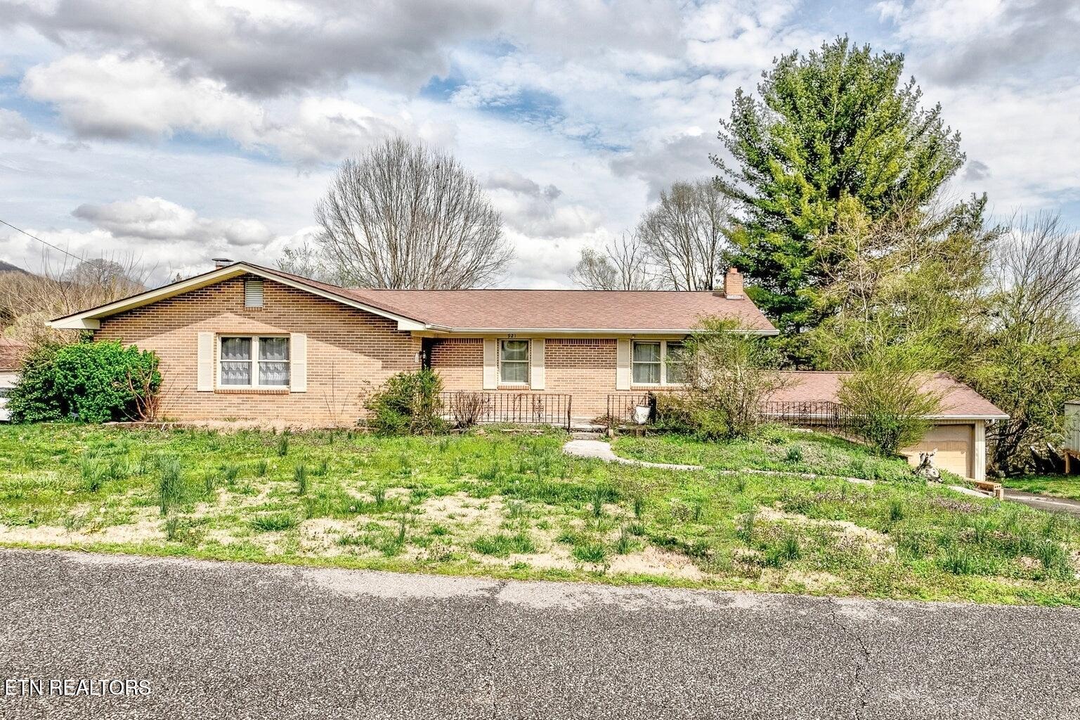921 Hilltop Drive Jacksboro TN 37757
