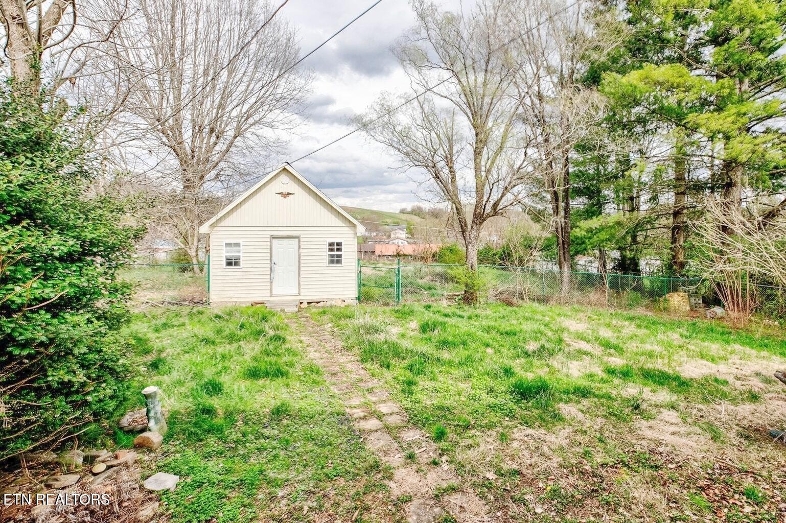921 Hilltop Drive Jacksboro TN 37757