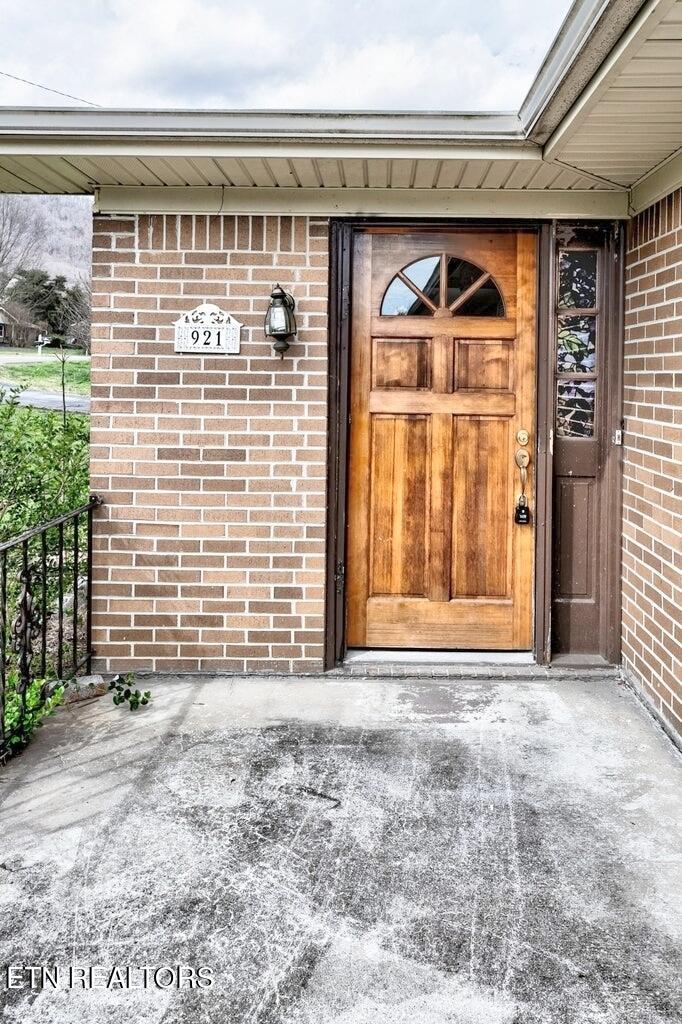921 Hilltop Drive Jacksboro TN 37757