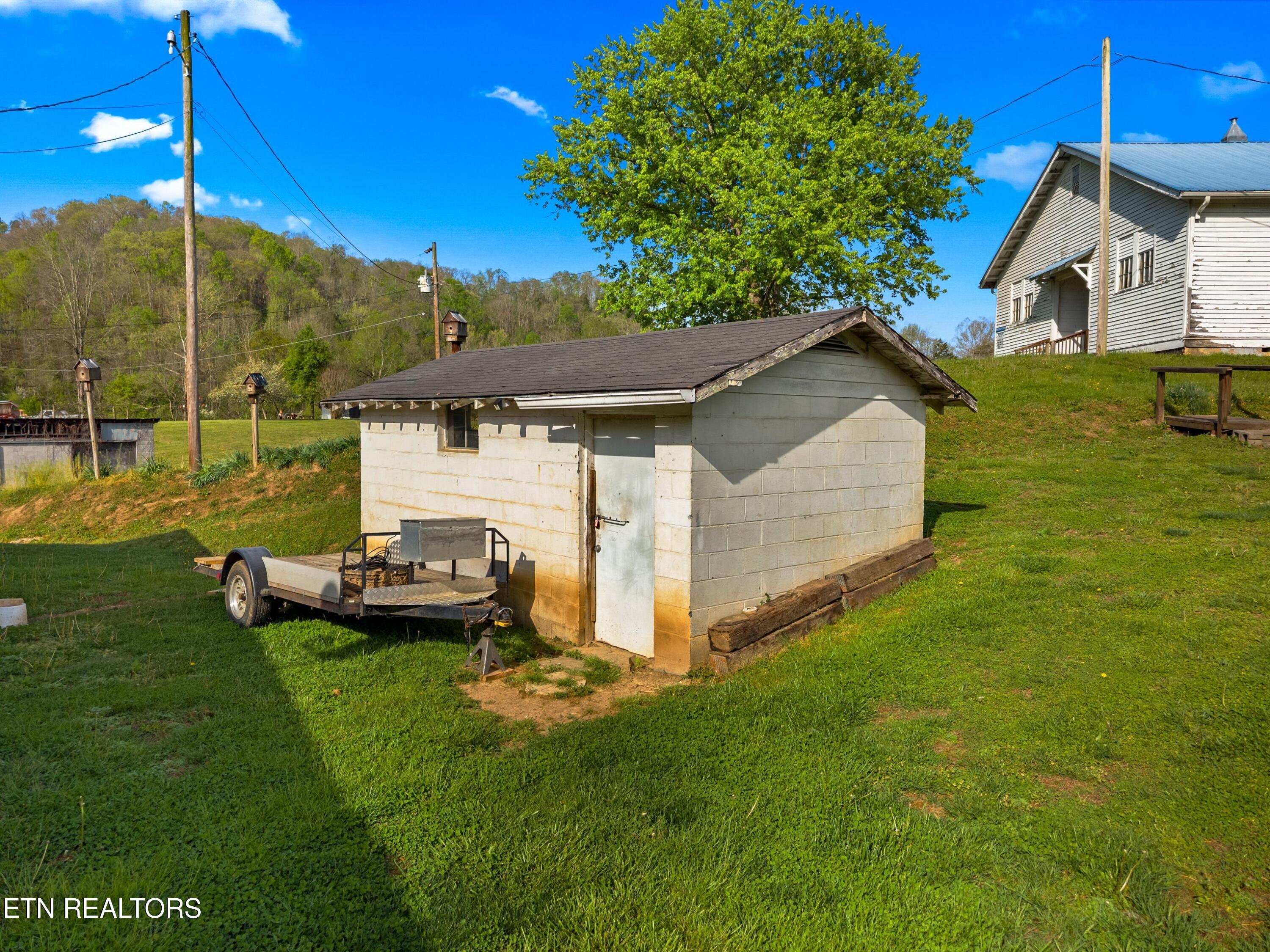 2846 Back Valley Road Sneedville TN 37869