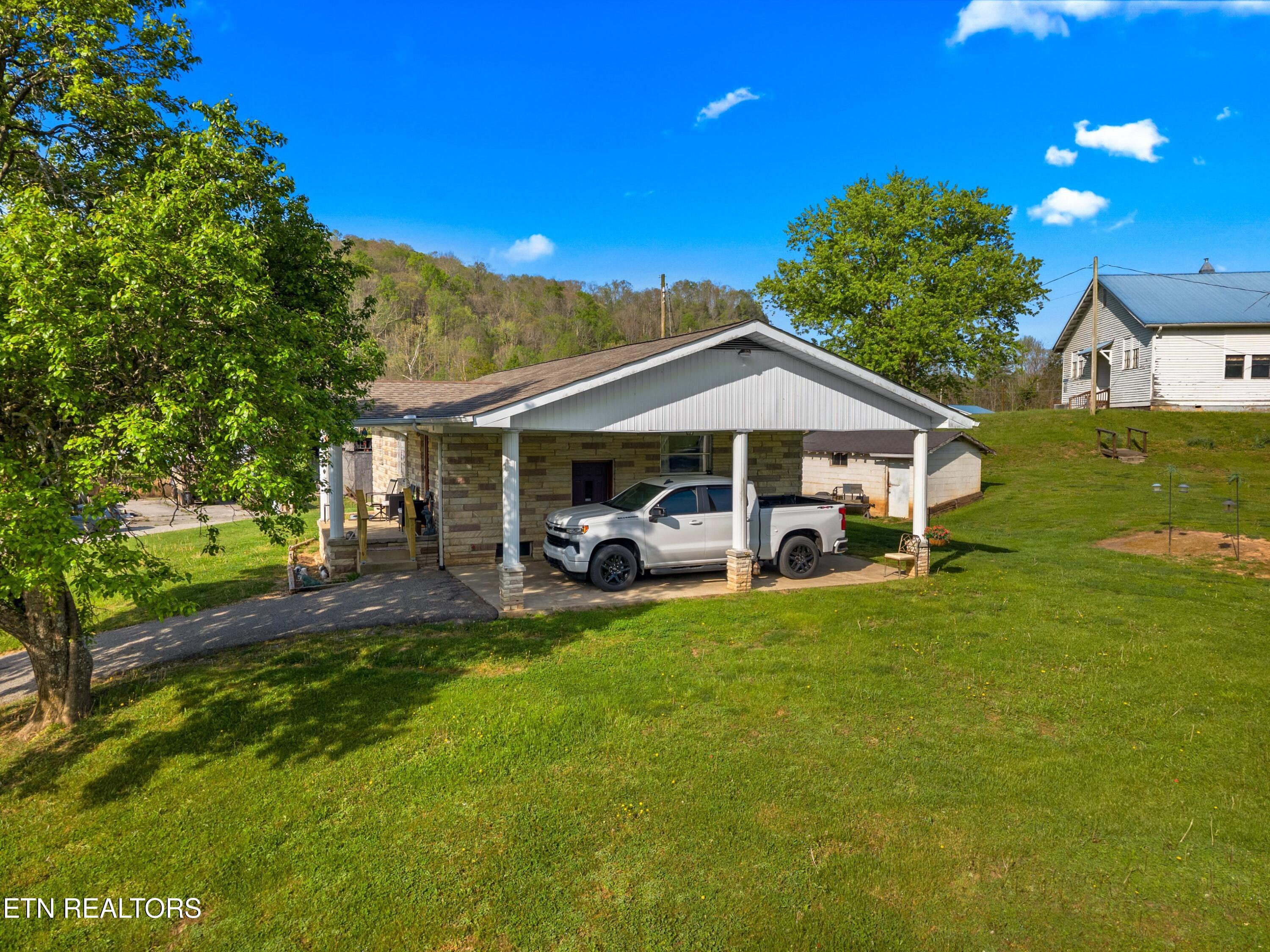 2846 Back Valley Road Sneedville TN 37869