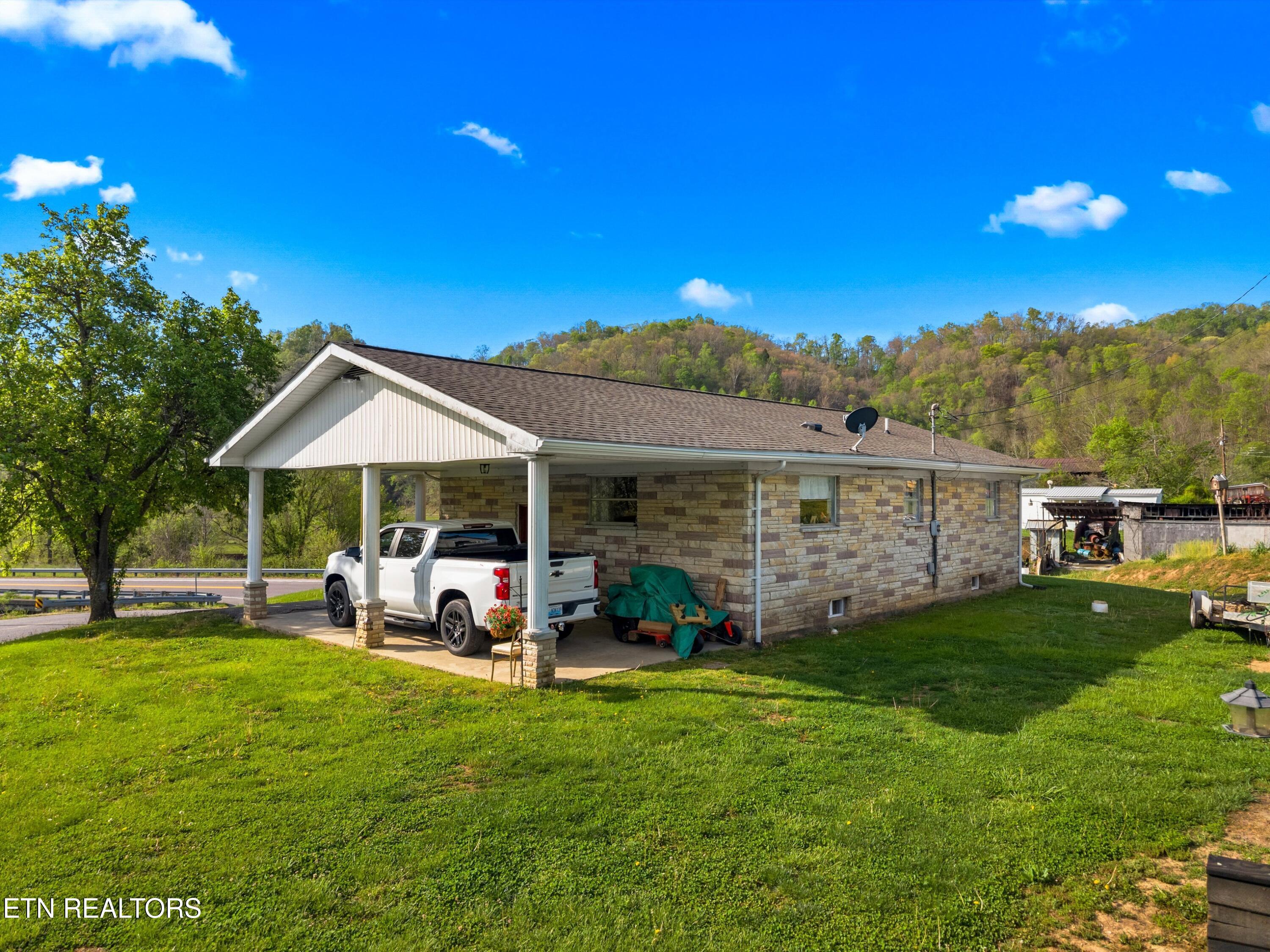 2846 Back Valley Road Sneedville TN 37869