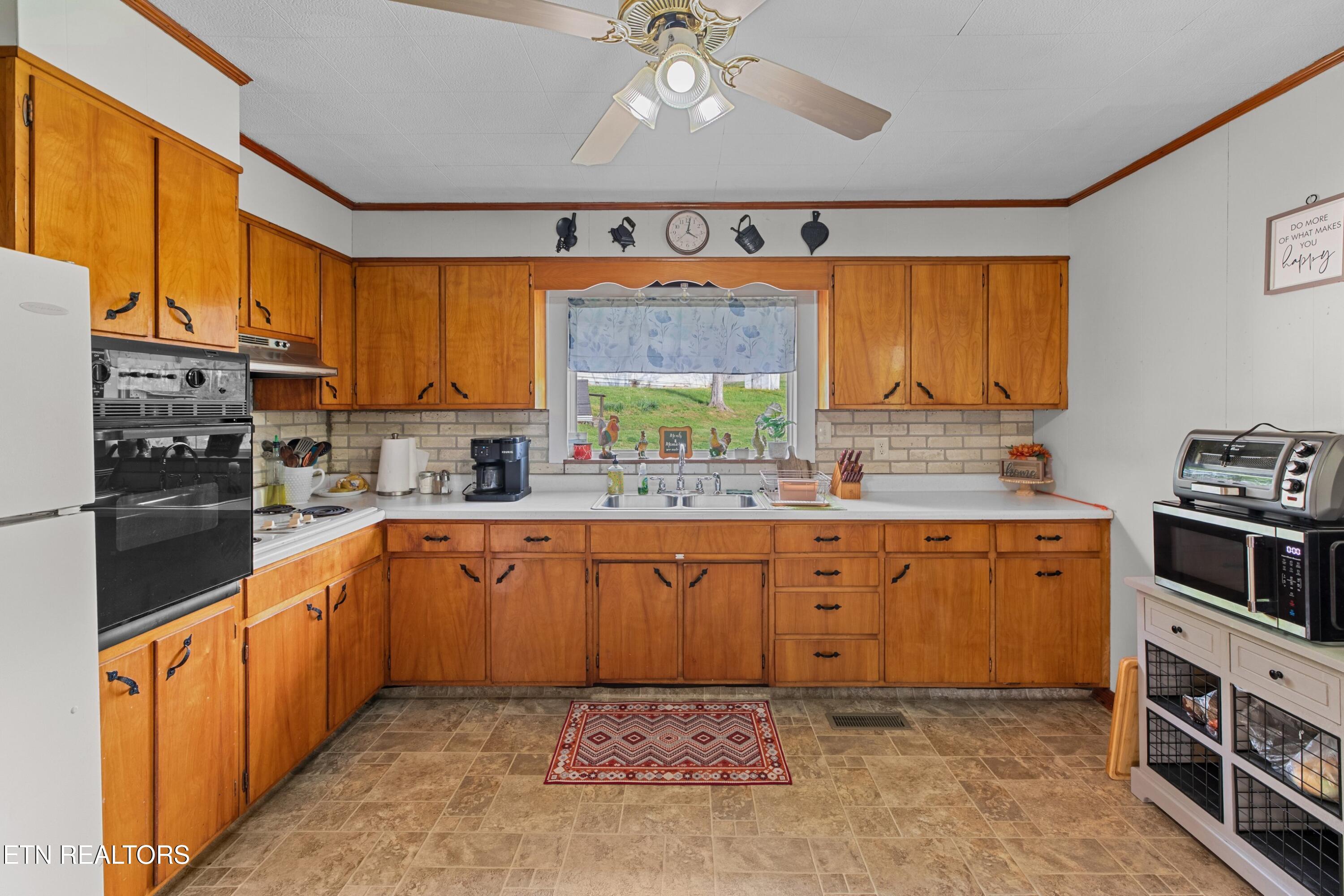 2846 Back Valley Road Sneedville TN 37869