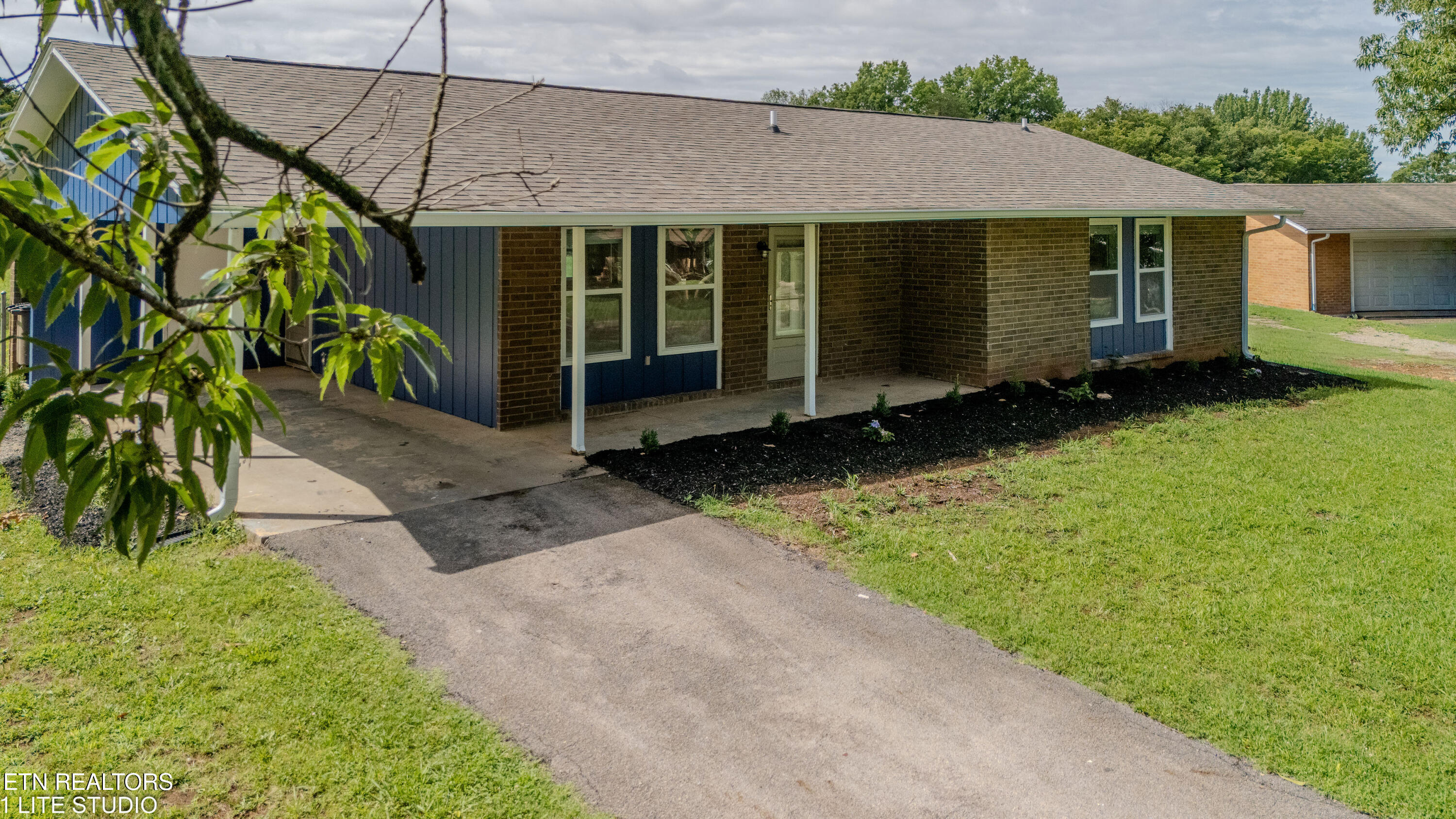 1658 Laurans Avenue Knoxville TN 37915