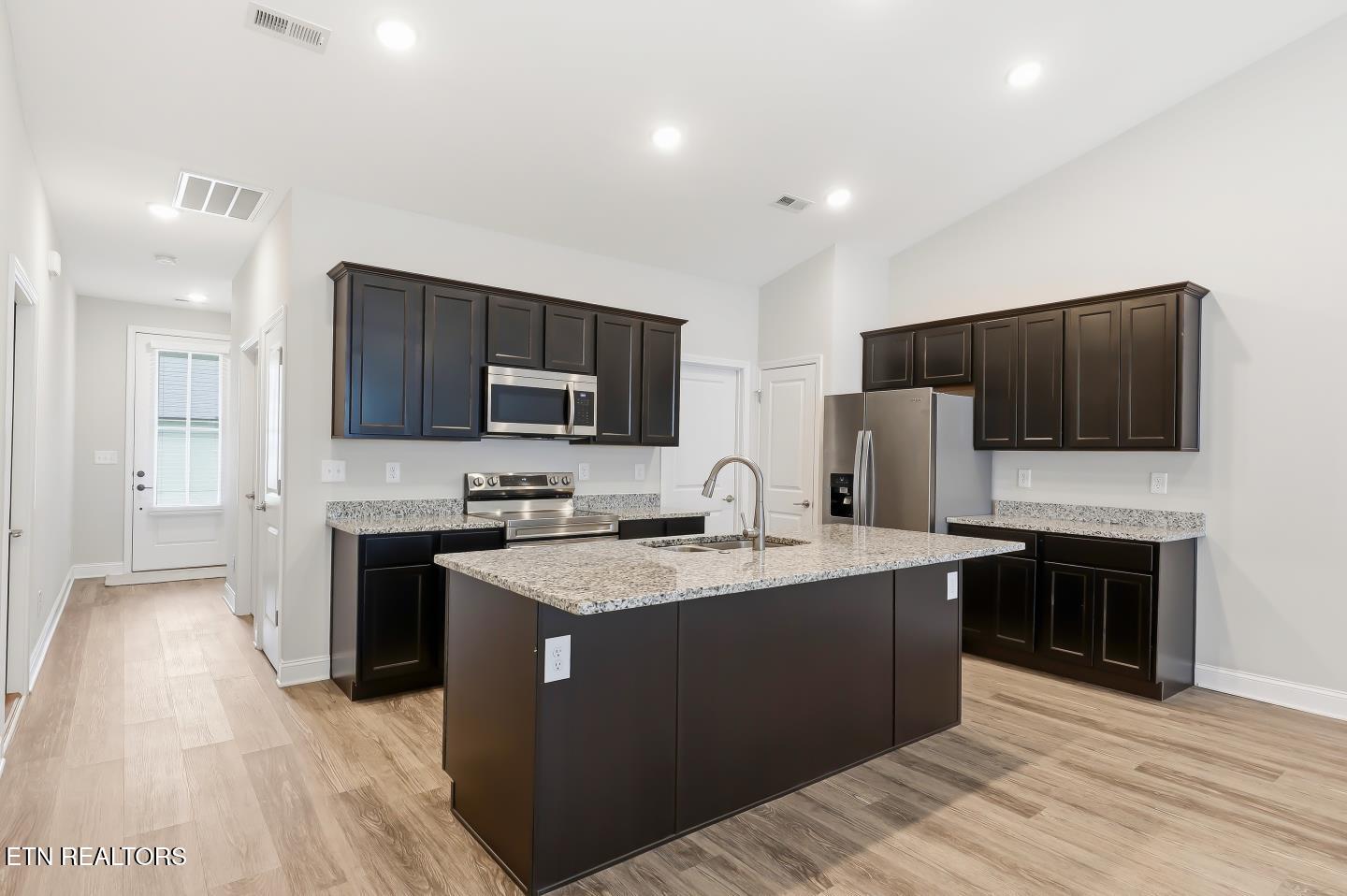 176 Gray Wolf Way Lenoir City TN 37771