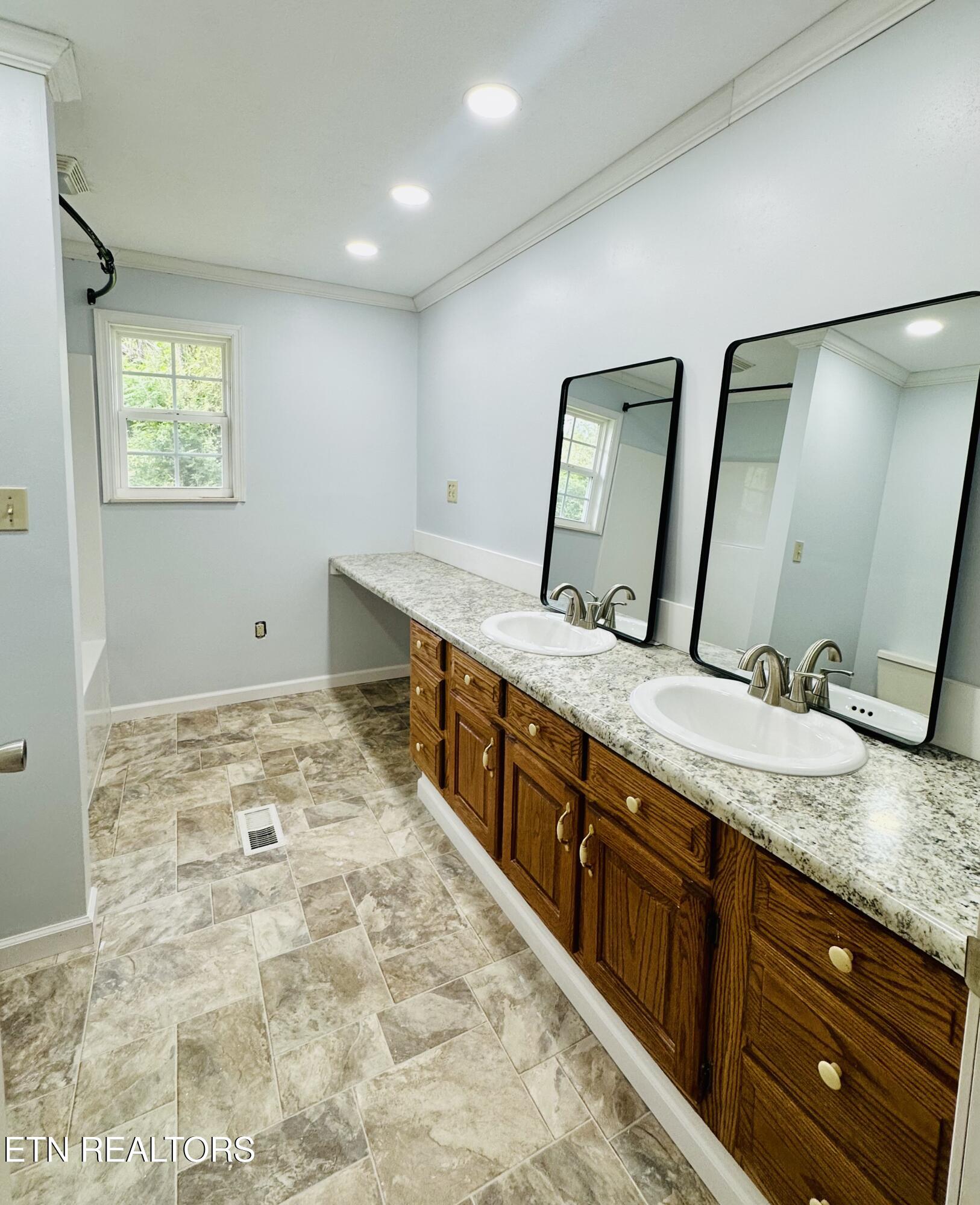 615 Mccartt Street Wartburg TN 37887