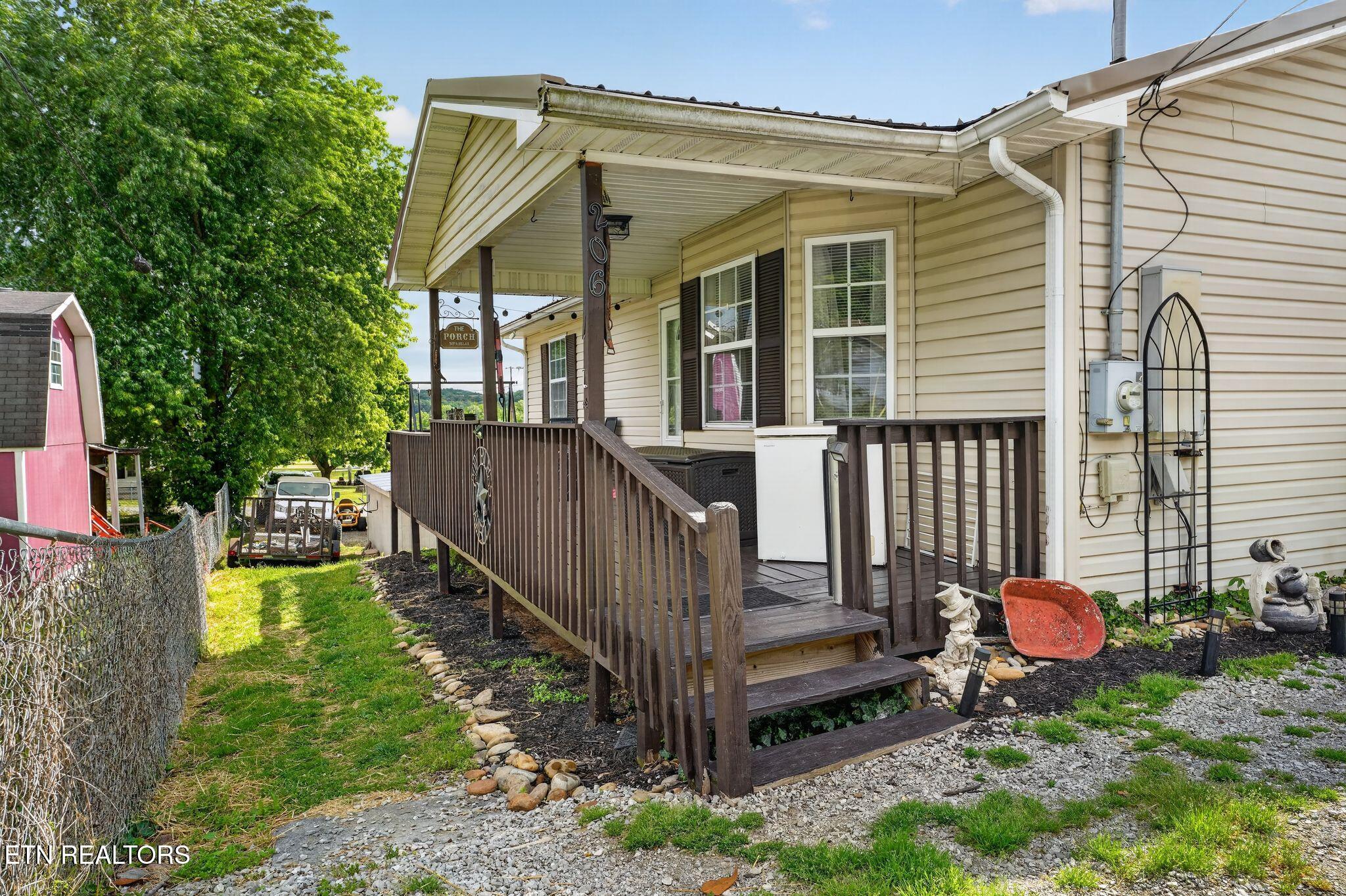 206 E Maple Street Caryville TN 37714