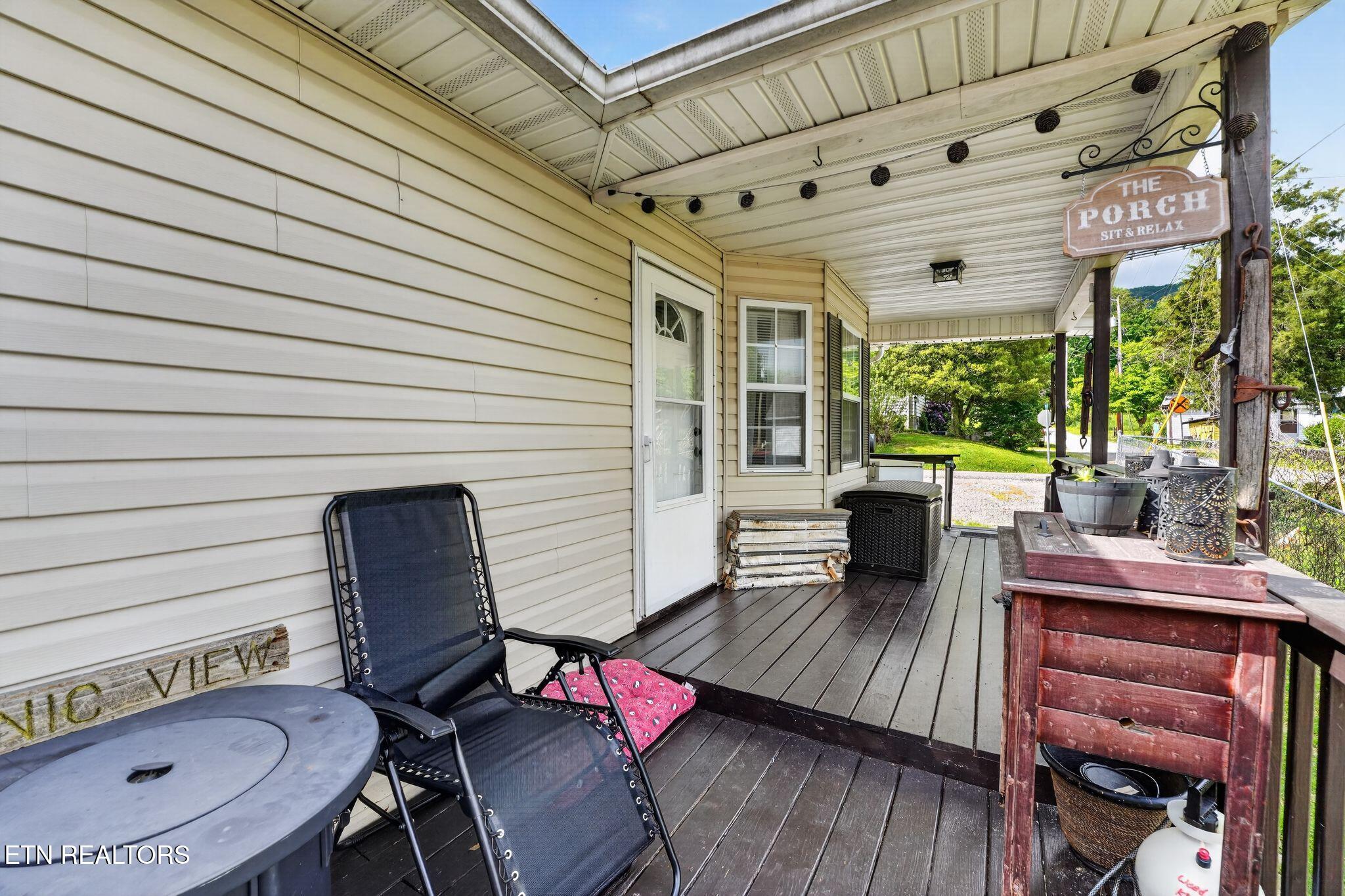 206 E Maple Street Caryville TN 37714