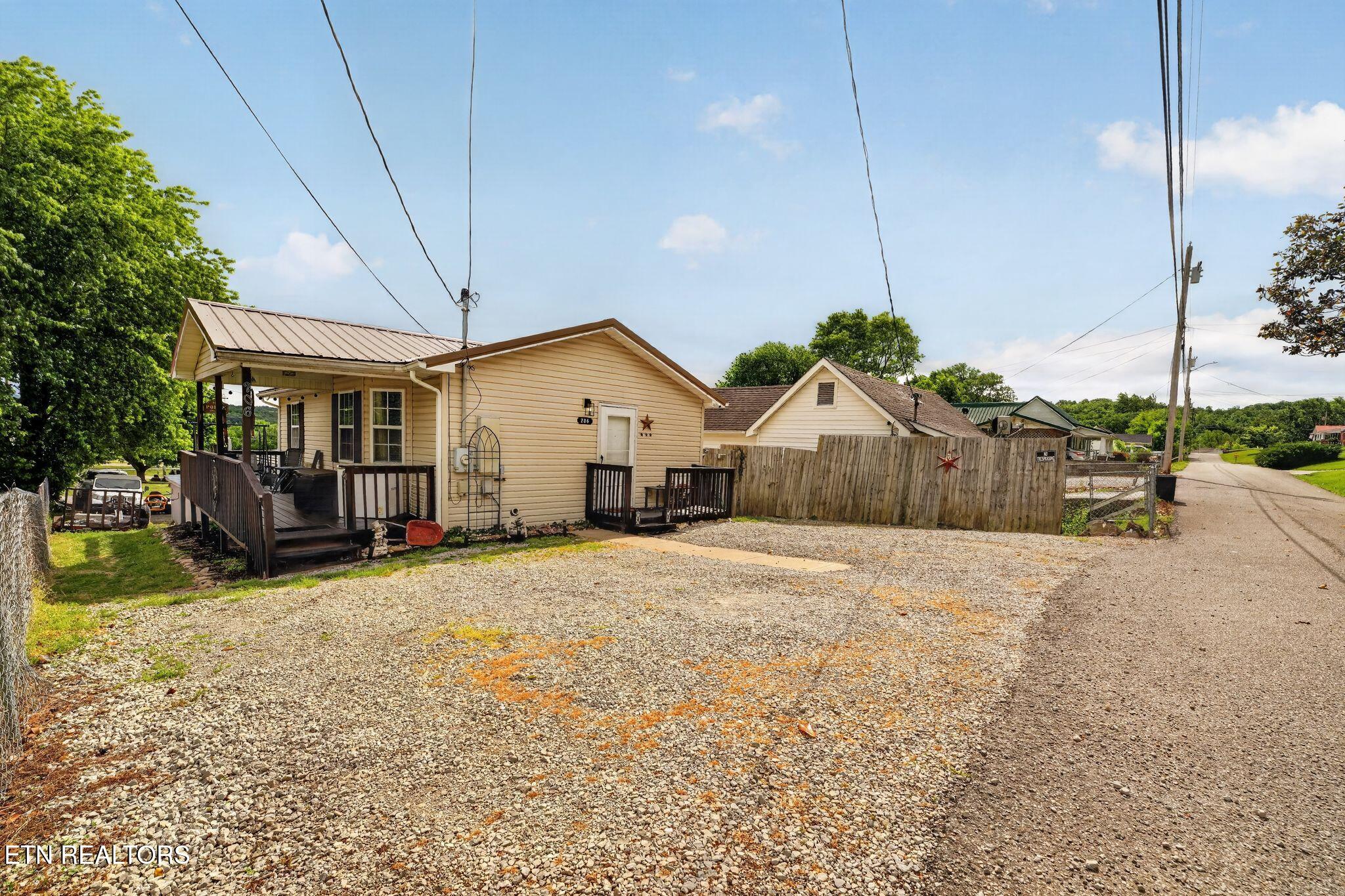 206 E Maple Street Caryville TN 37714