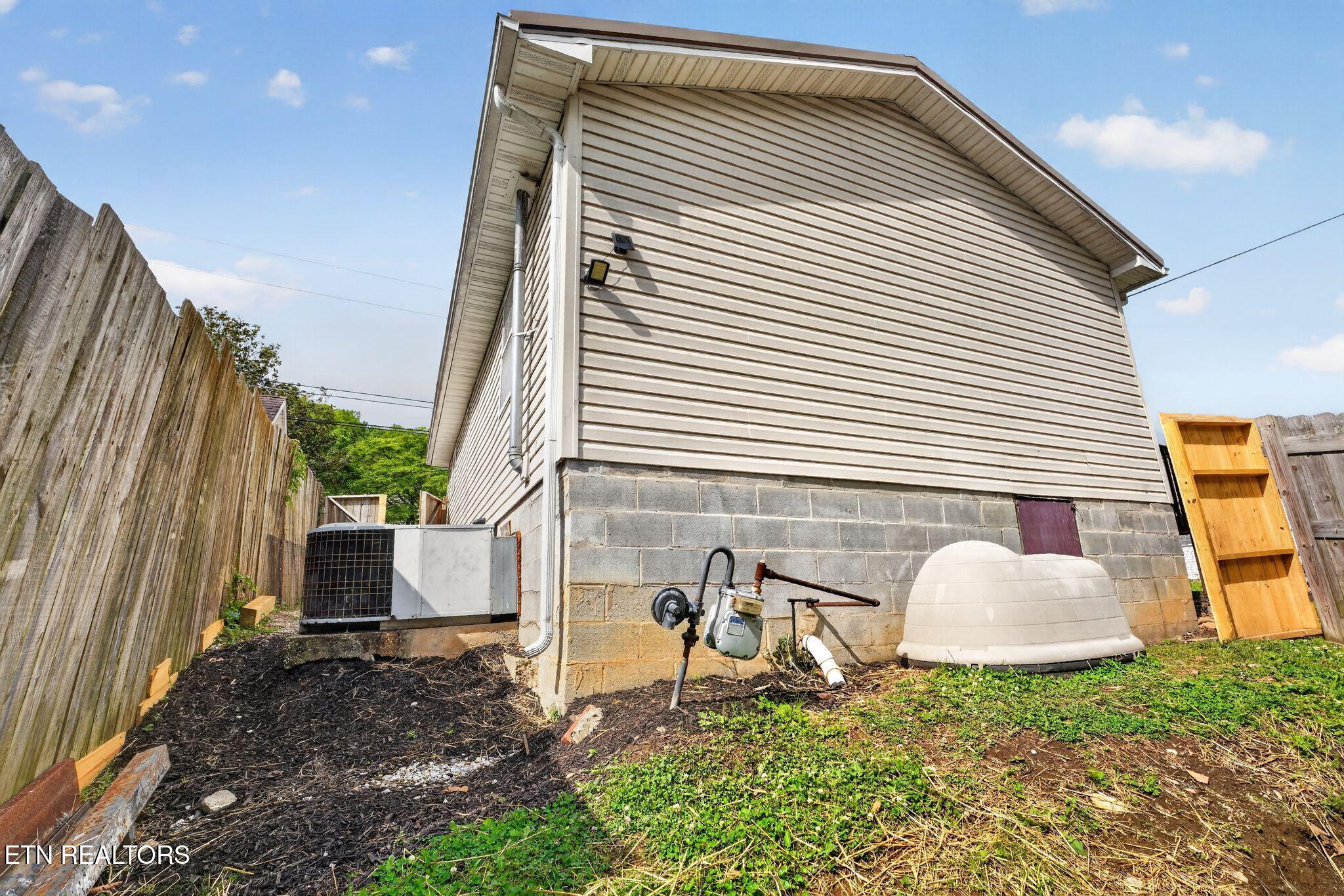 206 E Maple Street Caryville TN 37714